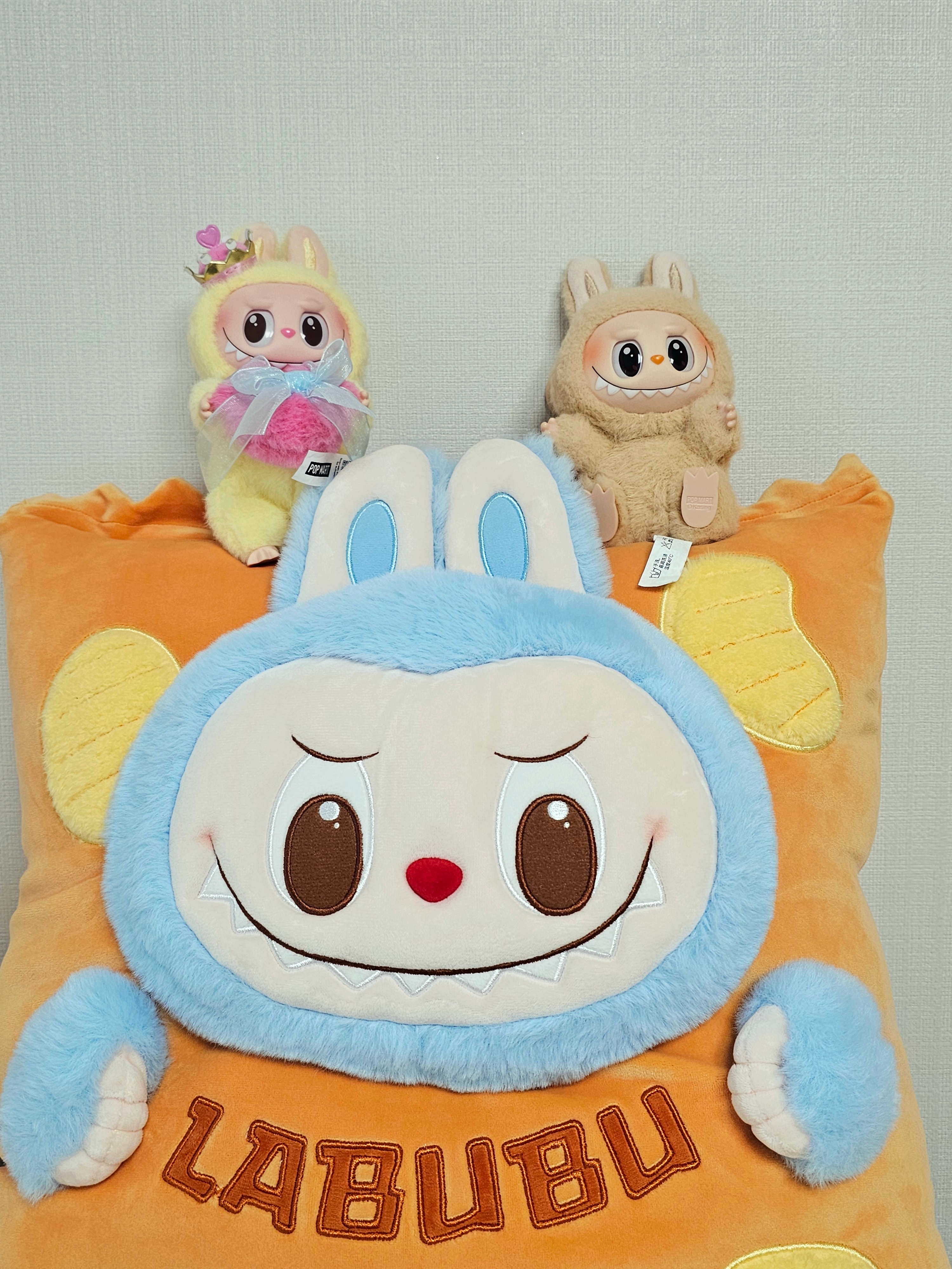 Pop Mart Labubu The Monsters Wacky Mart Series Chips Pillow, Pop Mart The Monsters Checkmate Series Plush Keyring 착용 스타일