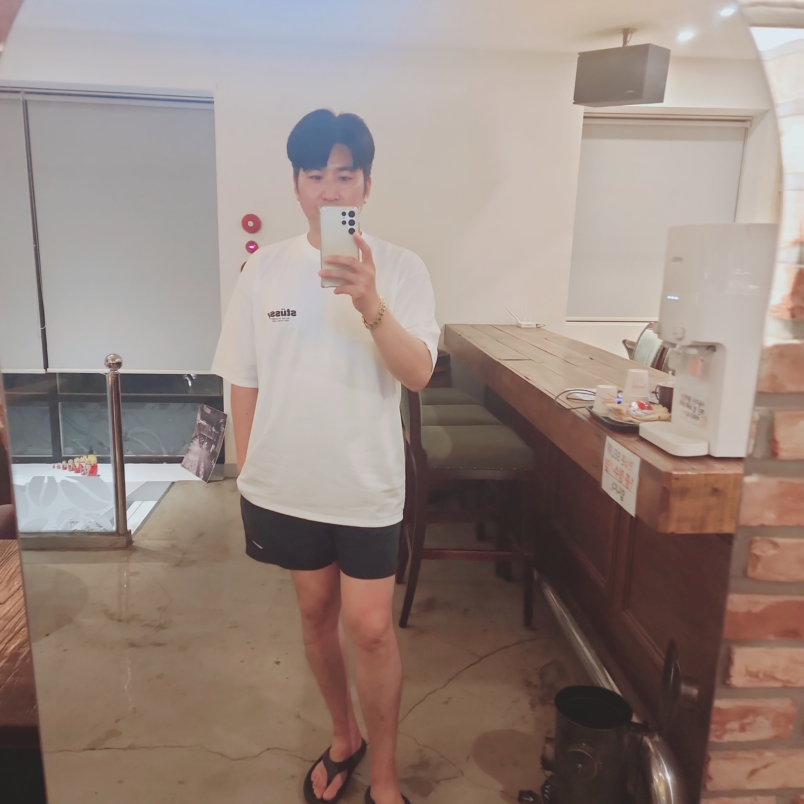 Stussy Rollers T-Shirt White 착용 스타일 - 1