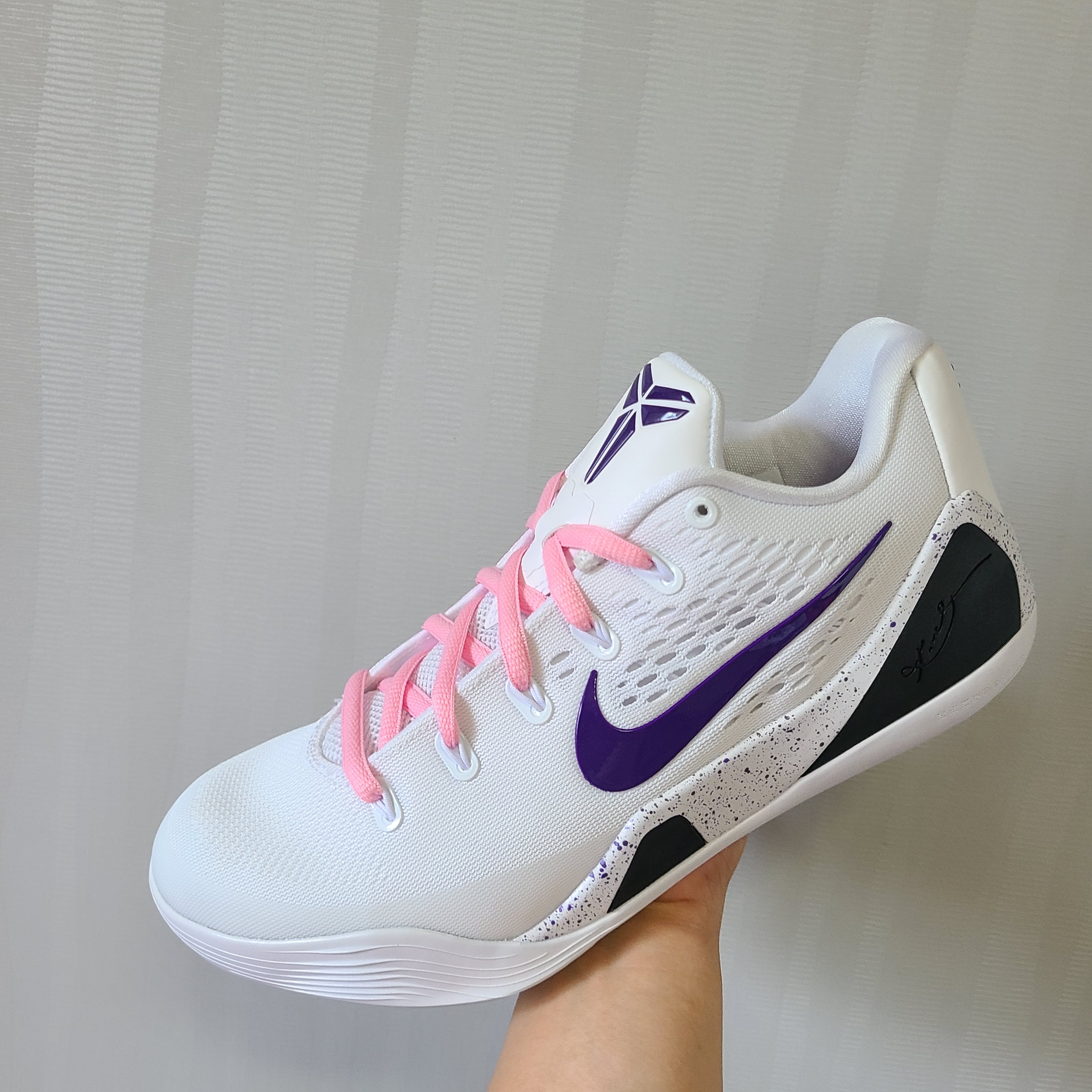 Nike Kobe 9 Elite Low EM Protro White Court Purple 착용 스타일 - 3
