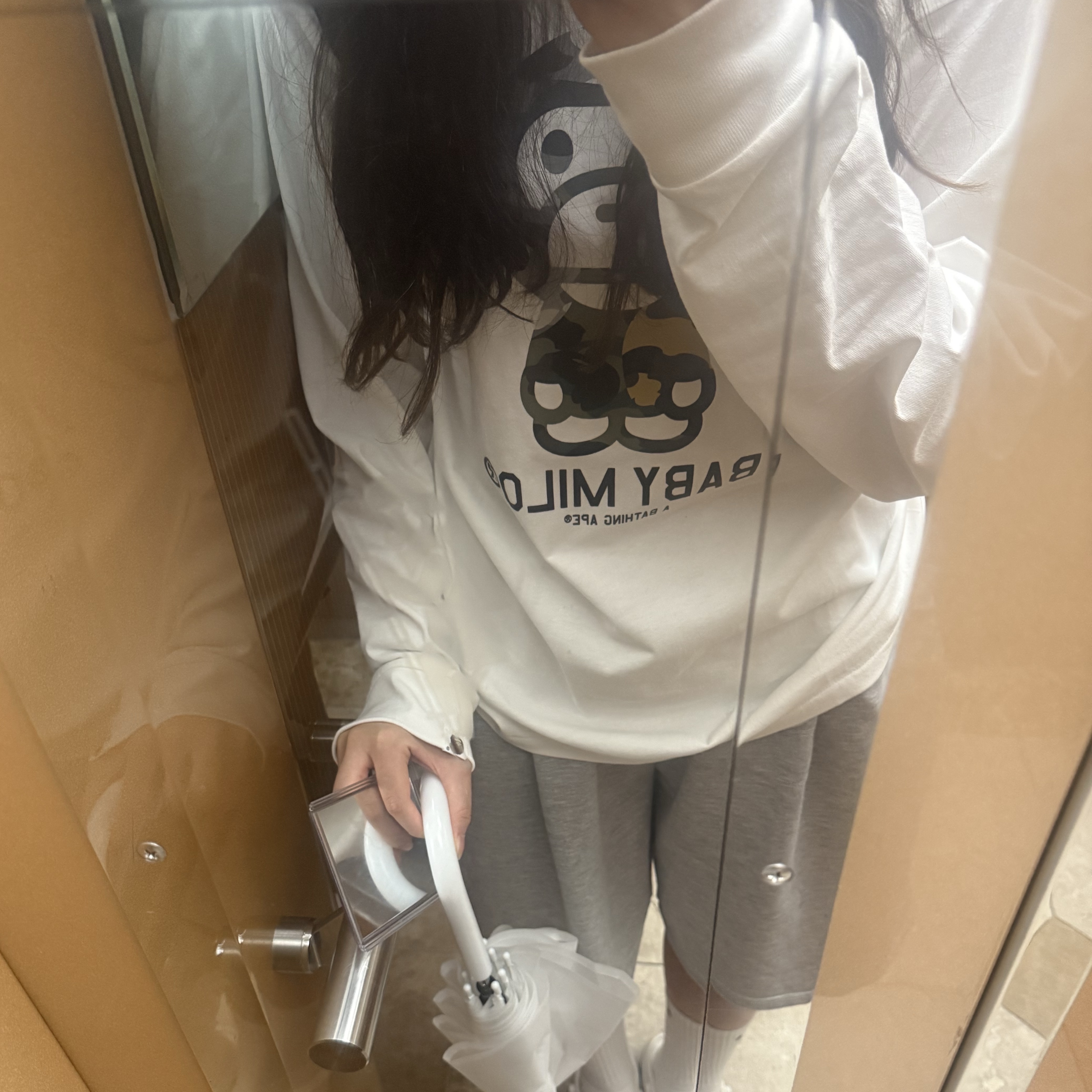 BAPE 1st Camo Crazy Baby Milo L/S T-Shirt White 착용 스타일