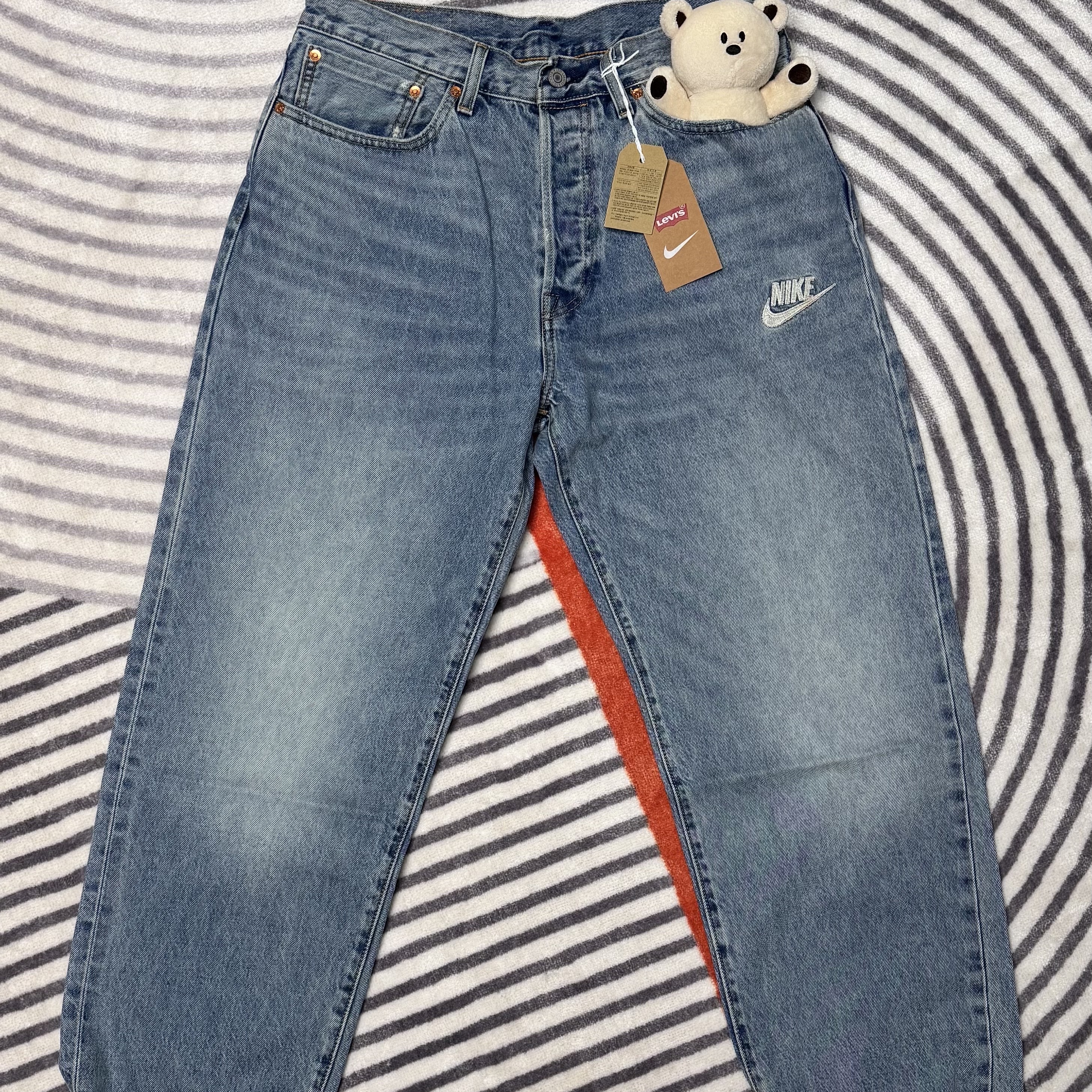 Levi's x Nike Baggy Jeans Light Blue 착용 스타일