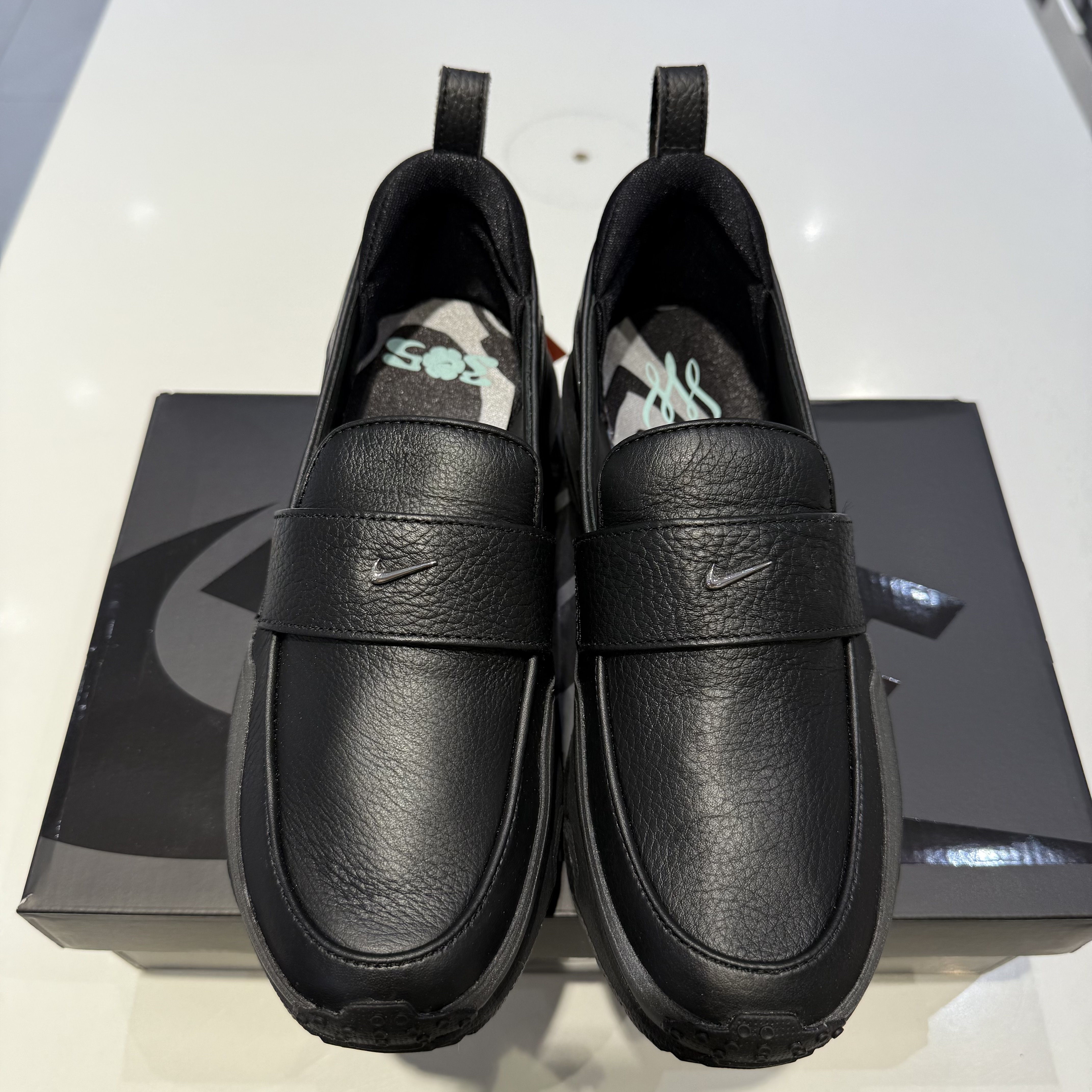(W) Nike x SWDC Air Max Phenomena Black Metallic Silver 착용 스타일 - 1