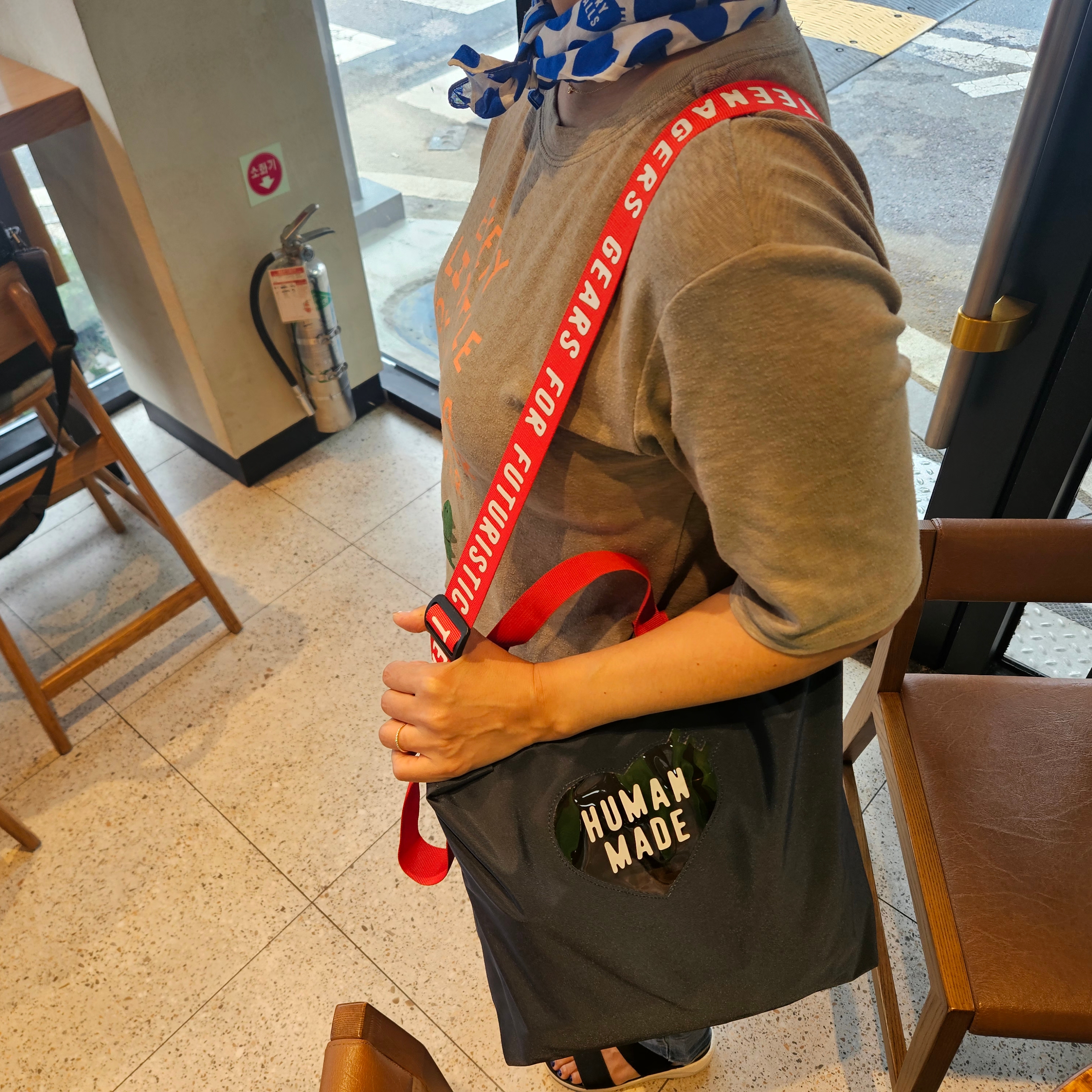 Human Made Big Bandana #2 Navy, Human Made Shoulder Tote Bag Navy 착용 스타일 - 4