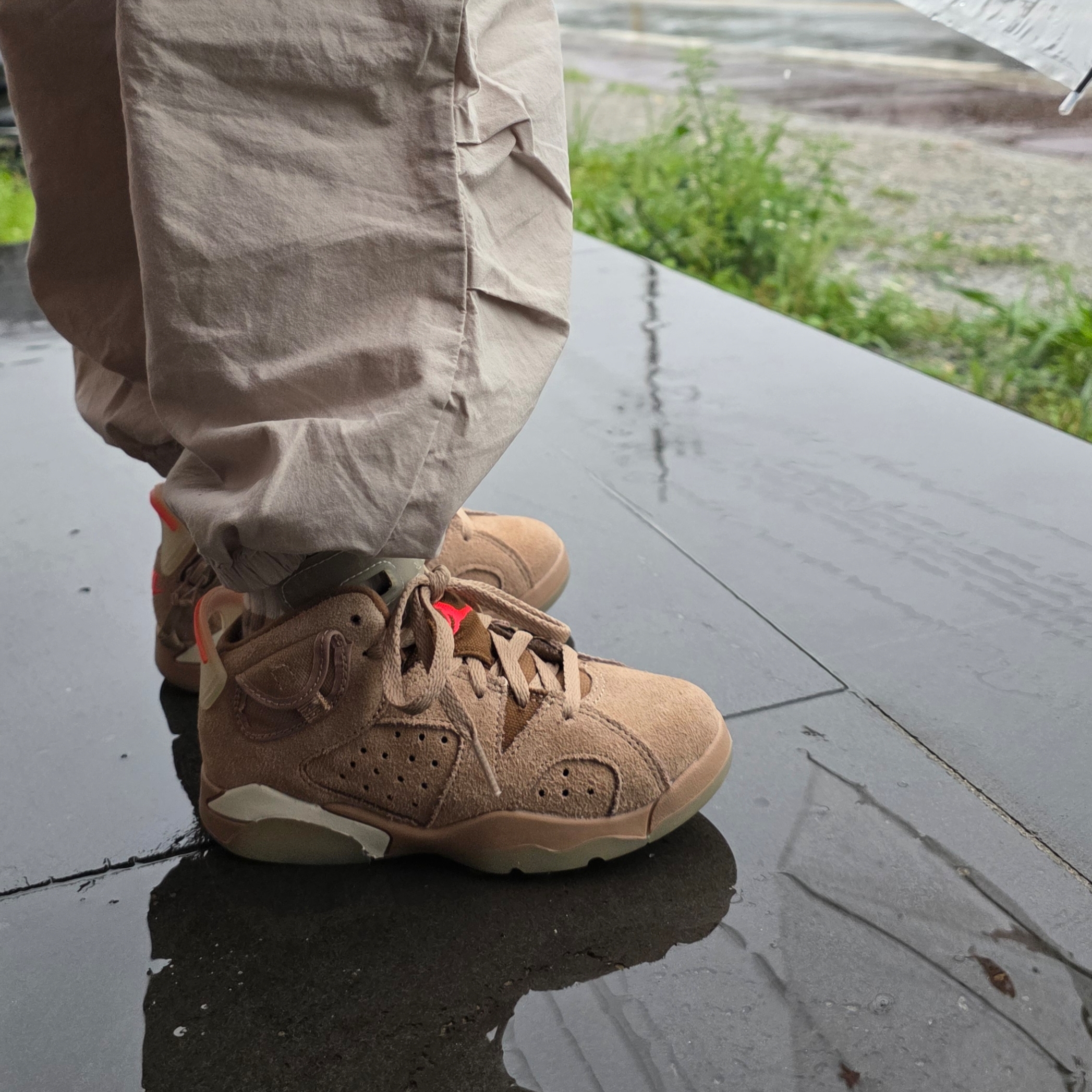 (PS) Jordan 6 x Travis Scott Retro SP British Khaki 착용 스타일 - 5