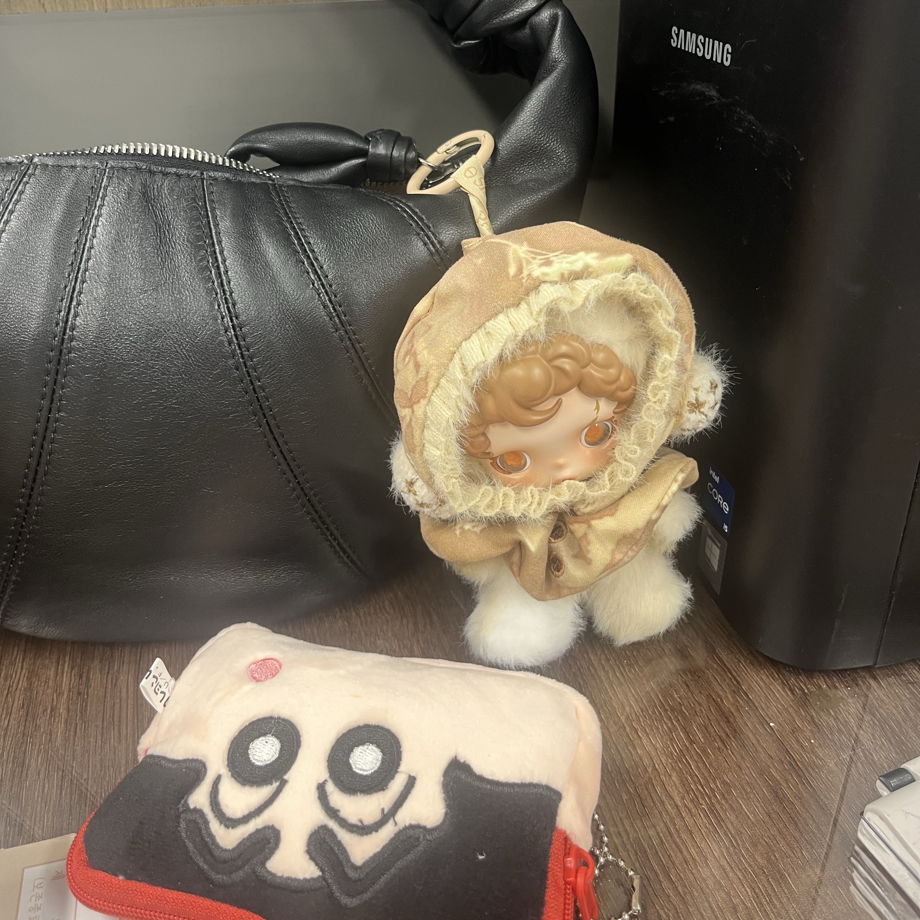 Pop Mart Skullpanda L’Impressionnisme Series Plush Doll Amber (Opened Case) 착용 스타일