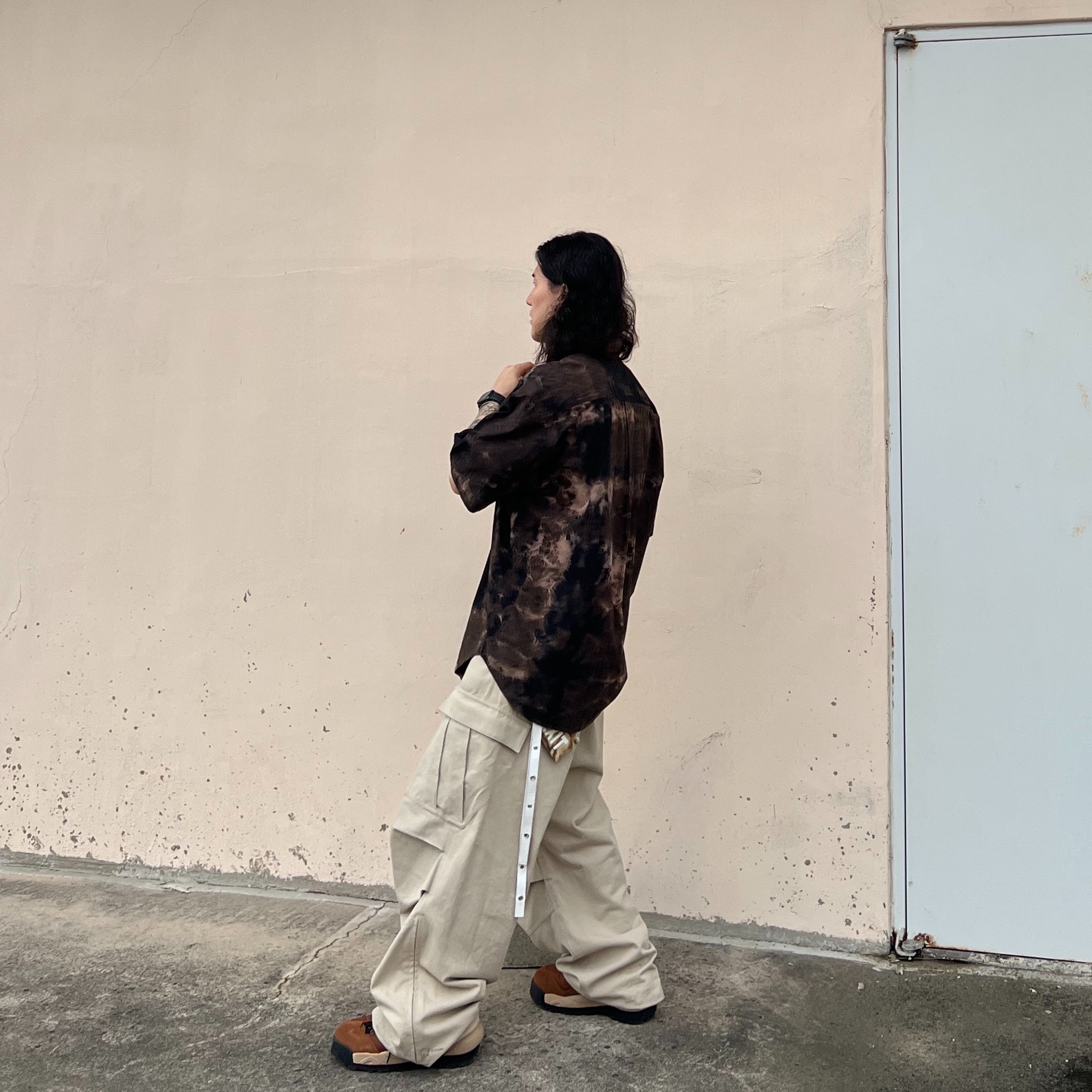 Nonnod Side Zip Cargo Pants Beige, Nike x Sacai Magmascape SP Pecan 착용 스타일 - 3