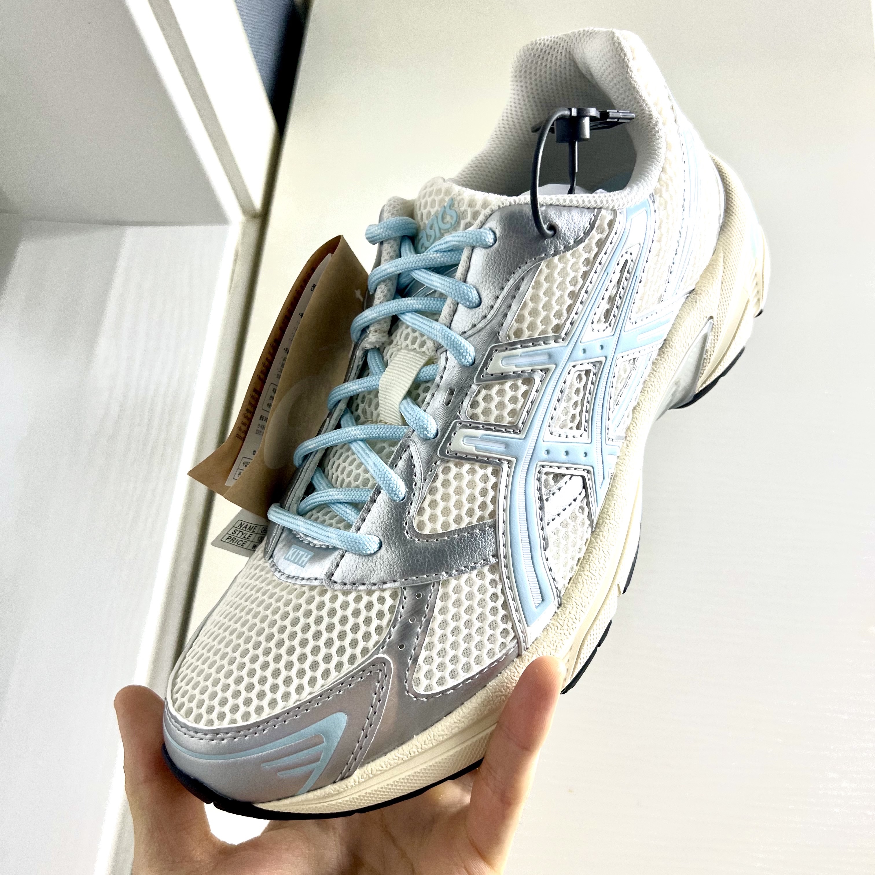 Asics x Kith Gel-1130 Cream Starlight Blue 착용 스타일 - 1