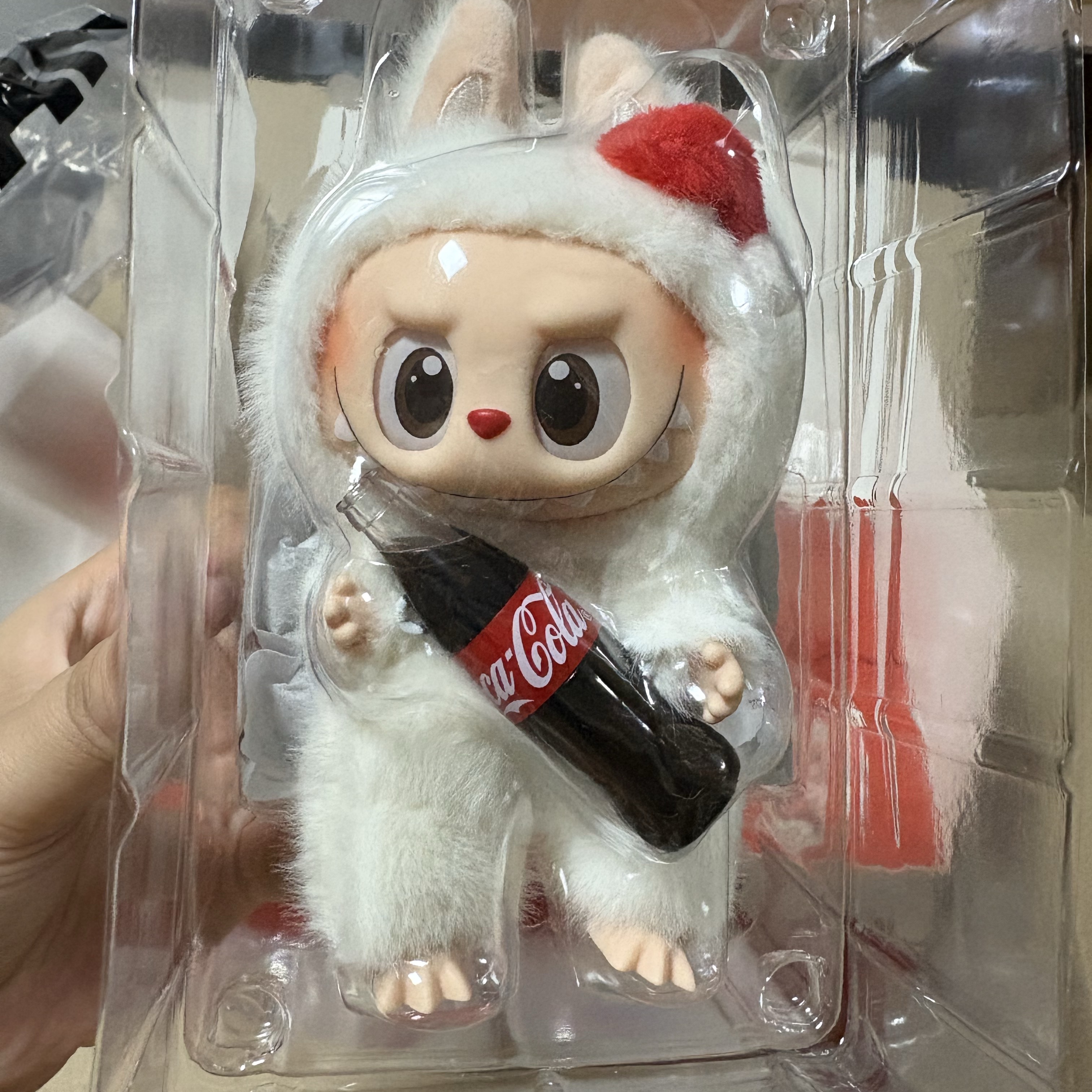 Pop Mart Labubu Coca Cola Series Keyring Sealed Case (6 Blind Boxes), Pop Mart Labubu Coca Cola Series Surprise Shake Keyring (Opened Case) 착용 스타일 - 2