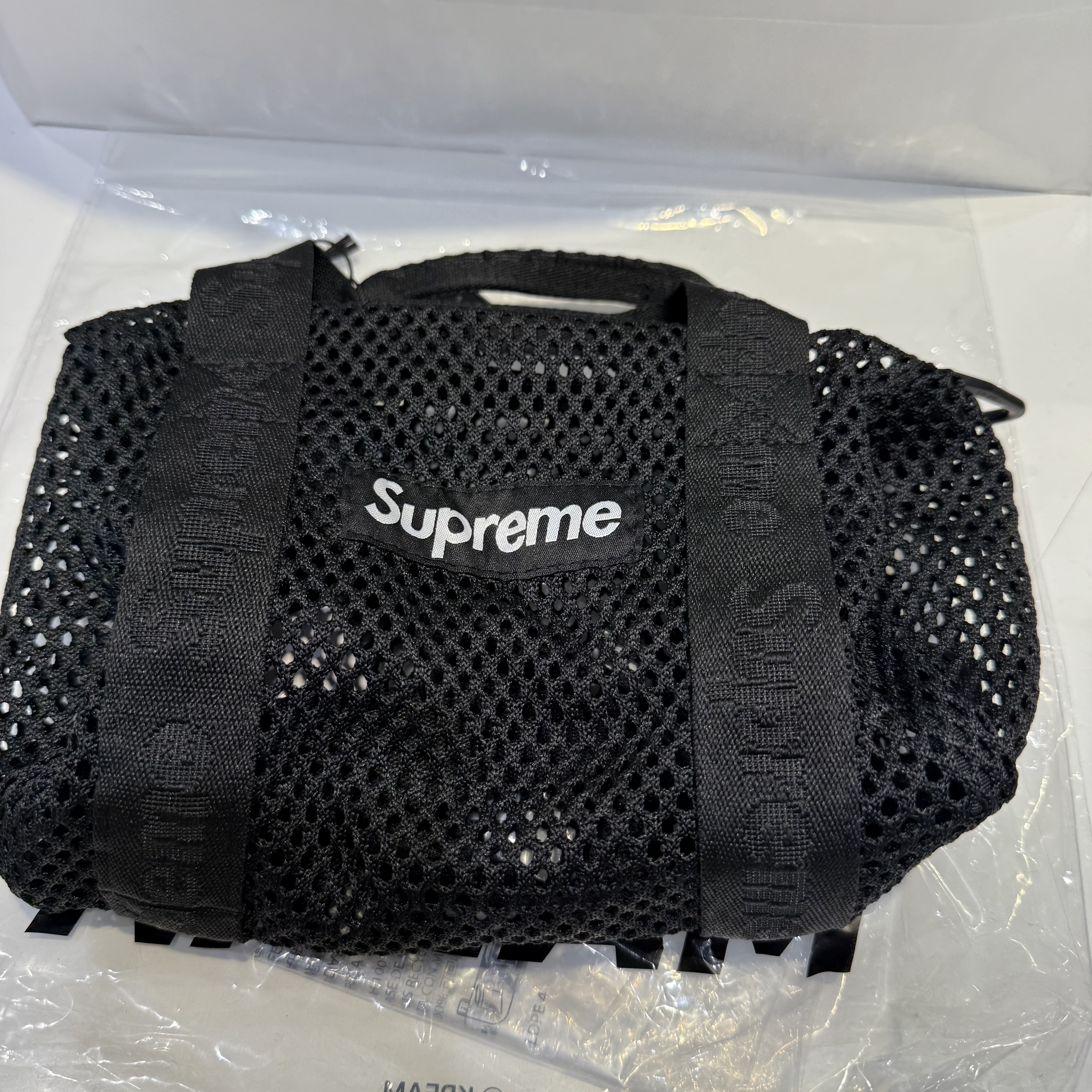 Supreme Mesh Mini Duffle Bag Black - 25SS 착용 스타일 - 2