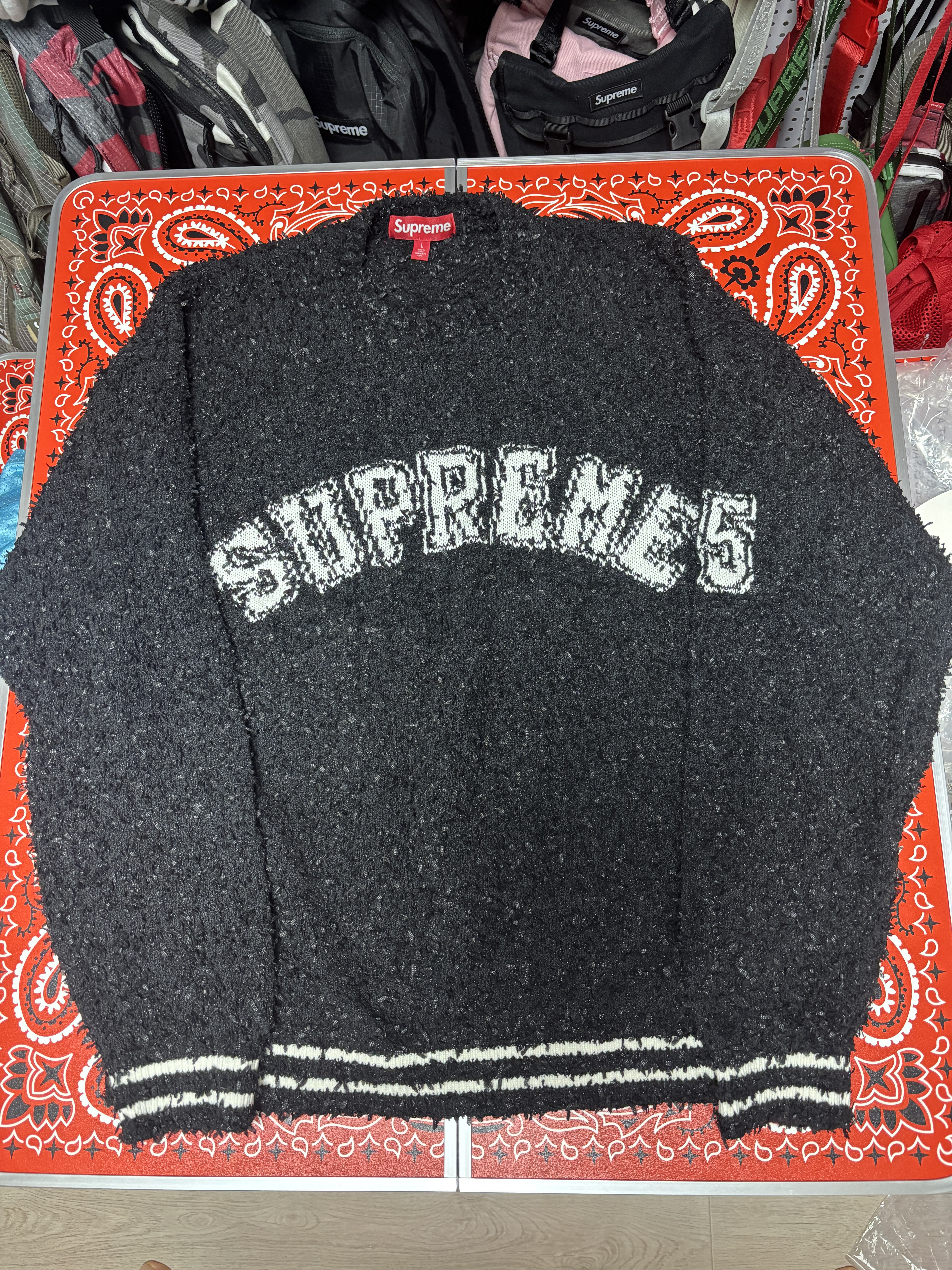 Supreme Textured Arc Sweater Black - 25SS 착용 스타일
