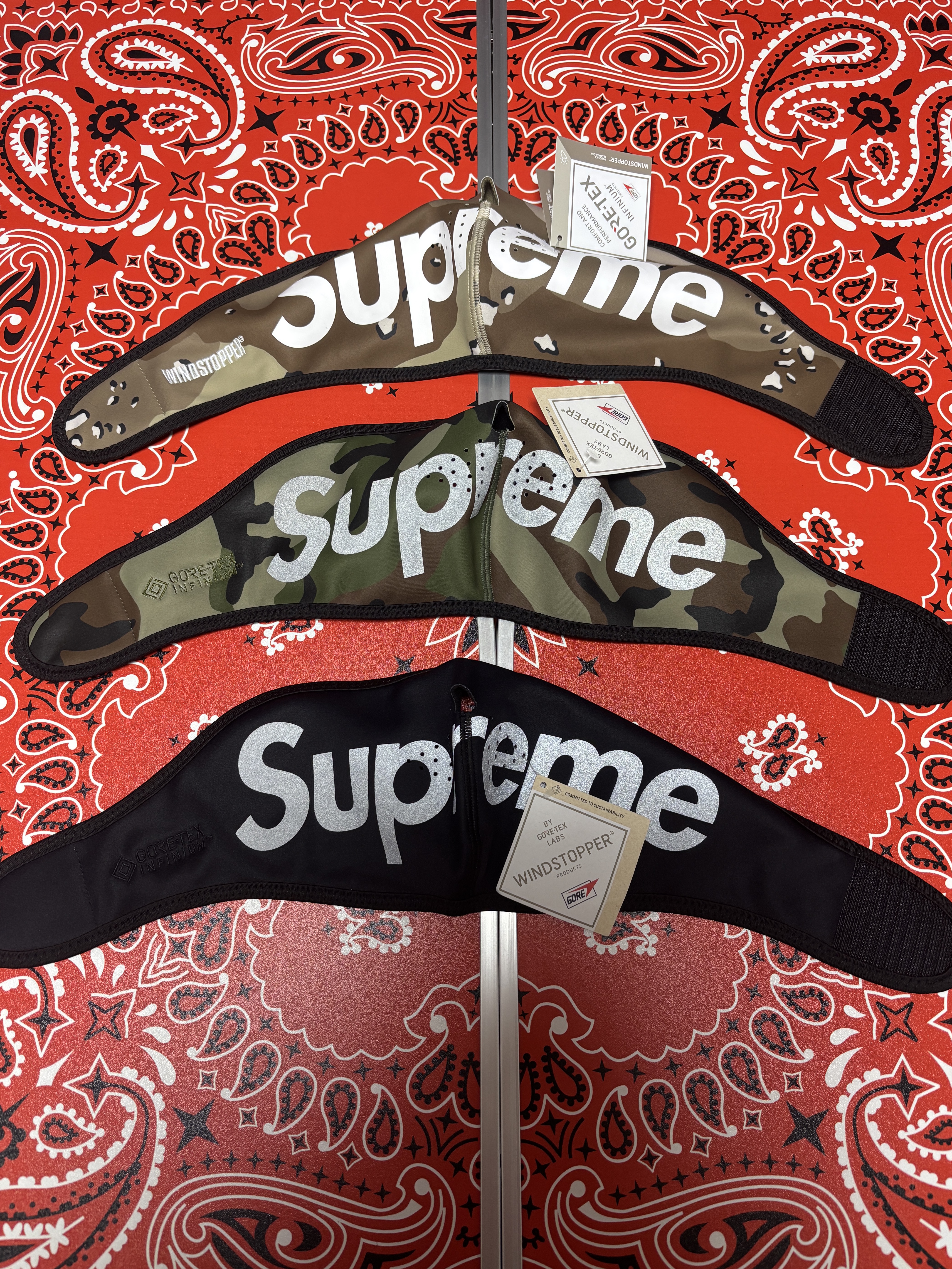 Supreme Windstopper Facemask Black - 24FW, Supreme Windstopper Facemask Woodland Camo - 23FW 착용 스타일
