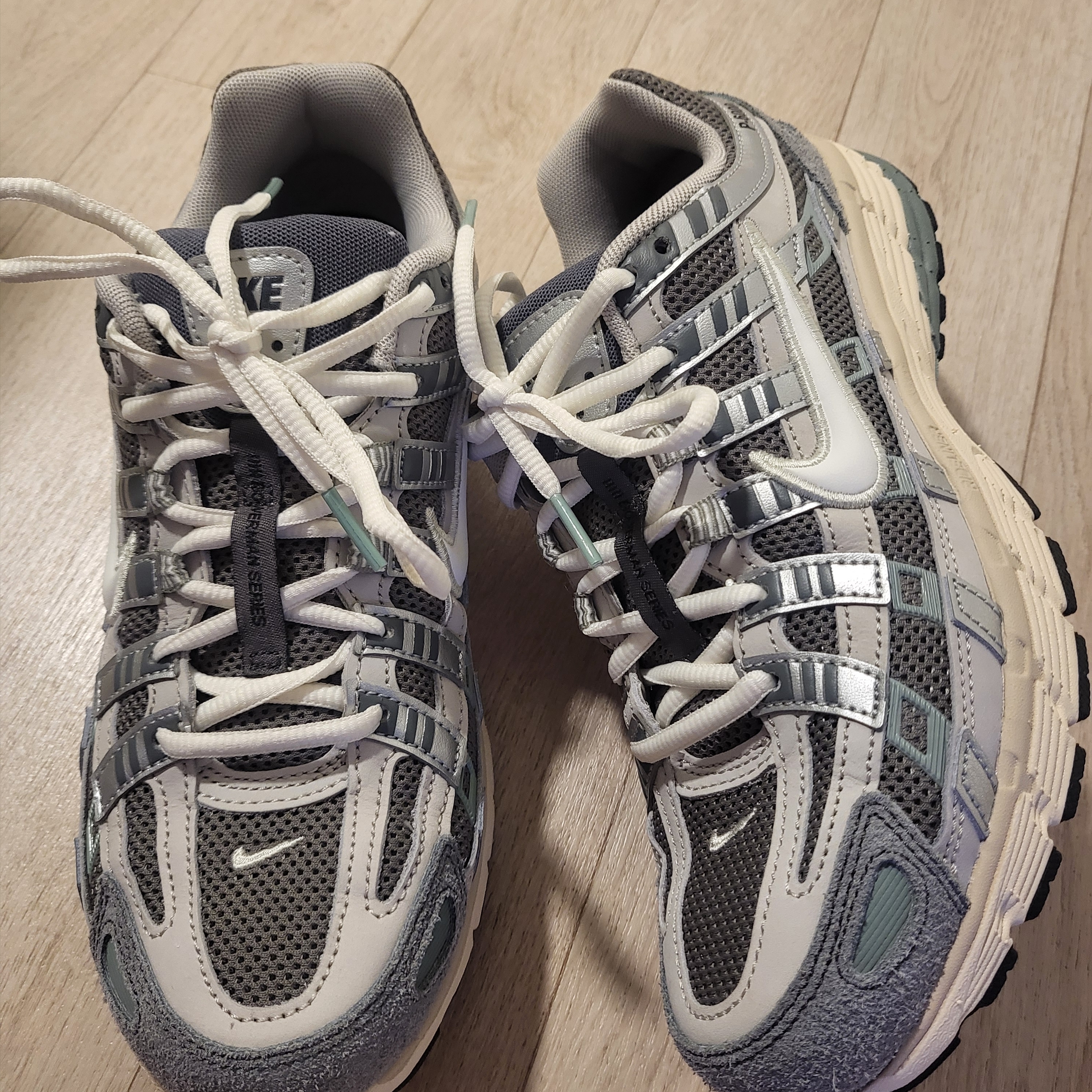 Nike P-6000 Flat Pewter Light Iron Ore 착용 스타일