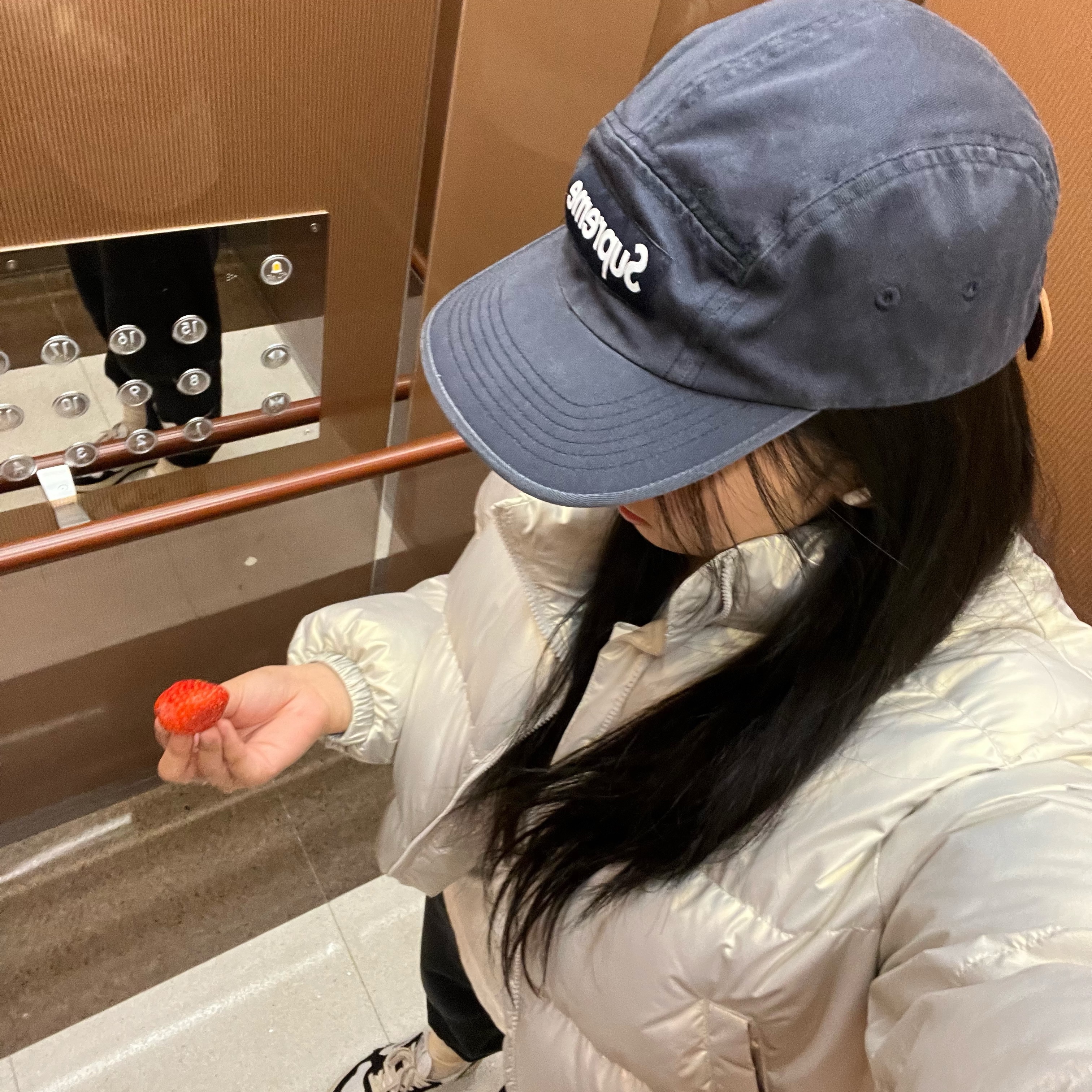 Supreme Washed Chino Twill Camp Cap Navy - 24FW 착용 스타일 - 3