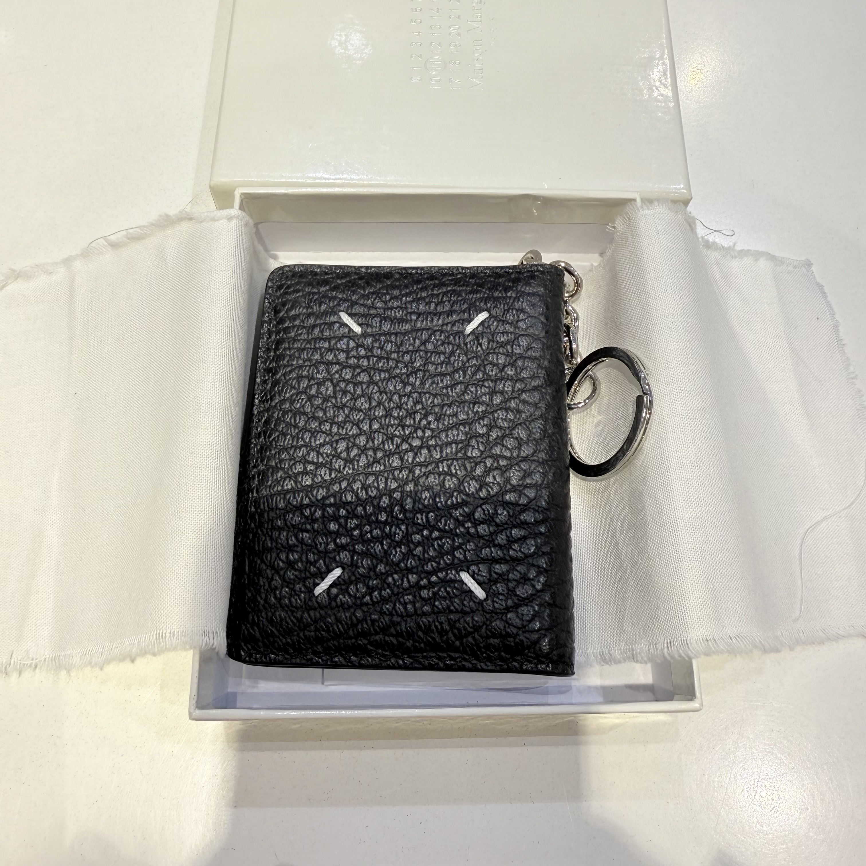 Maison Margiela Keyring Wallet Black 착용 스타일 - 1