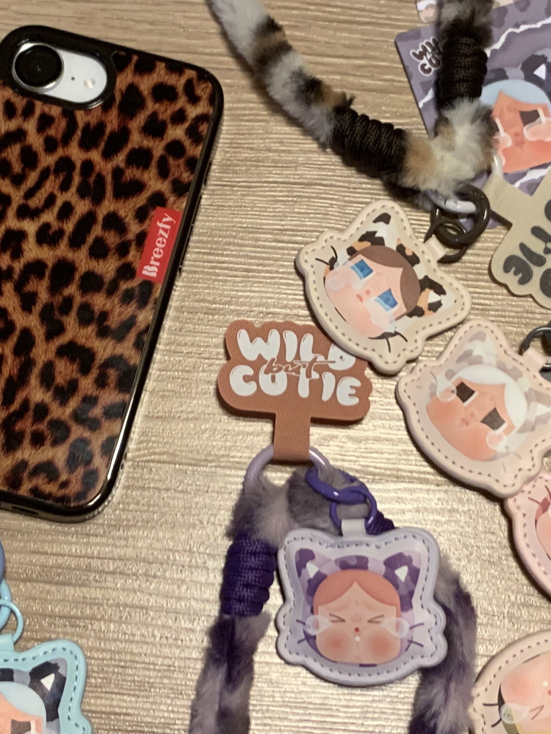 Pop Mart Crybaby Wild But Cutie Series Phone Charm (6 Blind Boxes) 착용 스타일 - 2