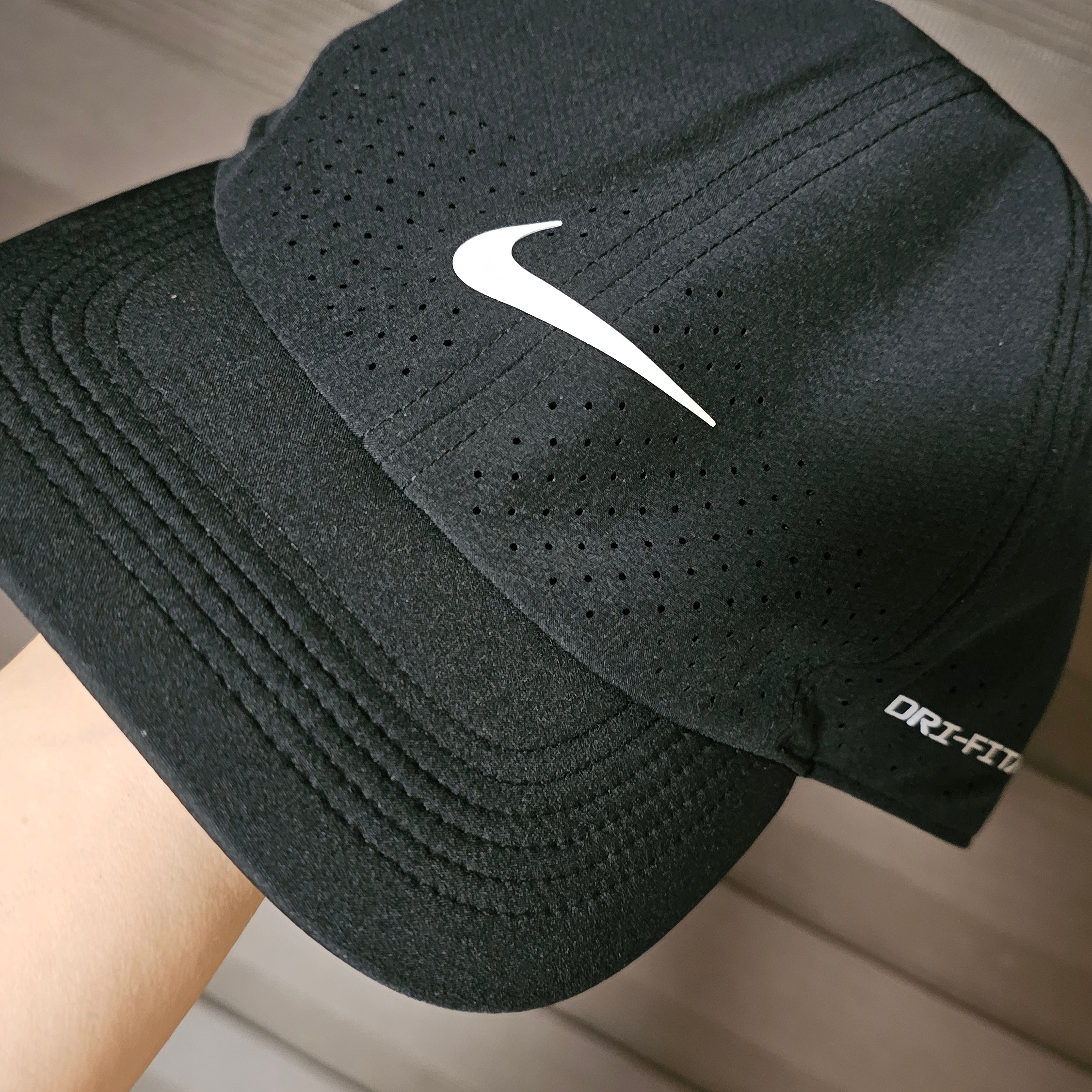 Nike Dri-Fit ADV Club Unstructured Tennis Cap Black 착용 스타일