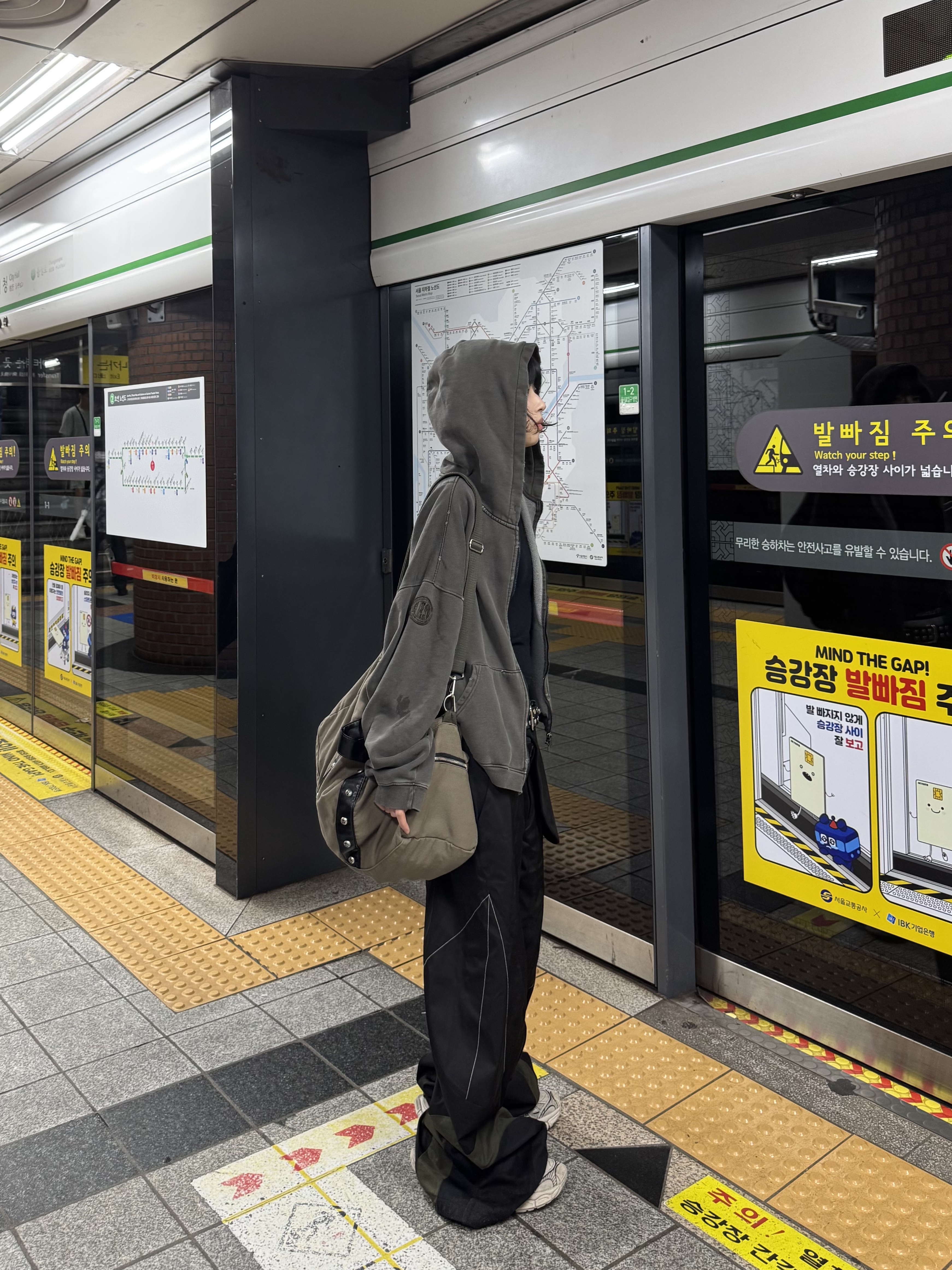Undermycar Old Dyeing Multi Patched Zipped Hoodie Olive - 24FW, Balenciaga 3XL Sneakers Beige 착용 스타일 - 2