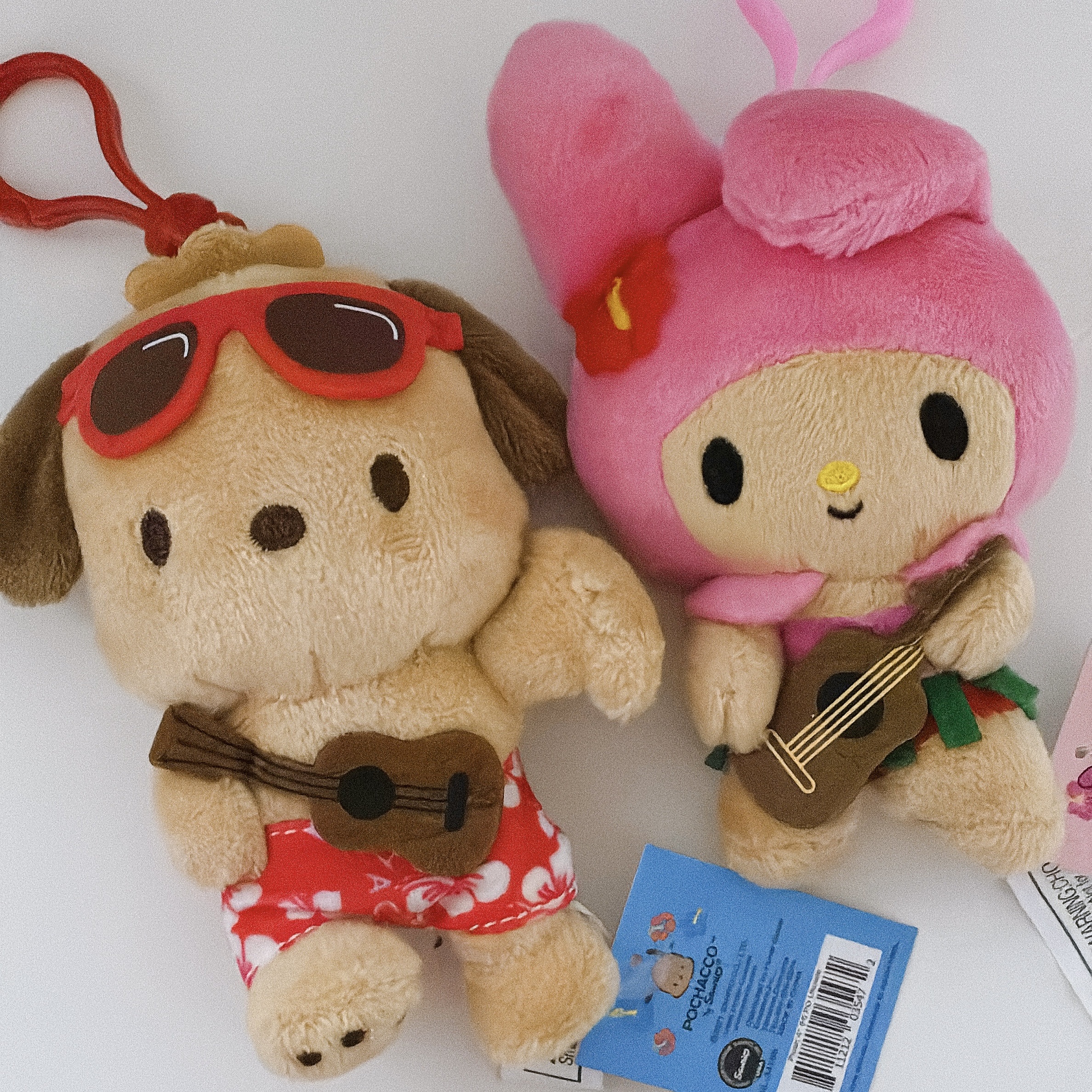 Sanrio My Melody Ukulele 4" Hawaii Series Plush 착용 스타일