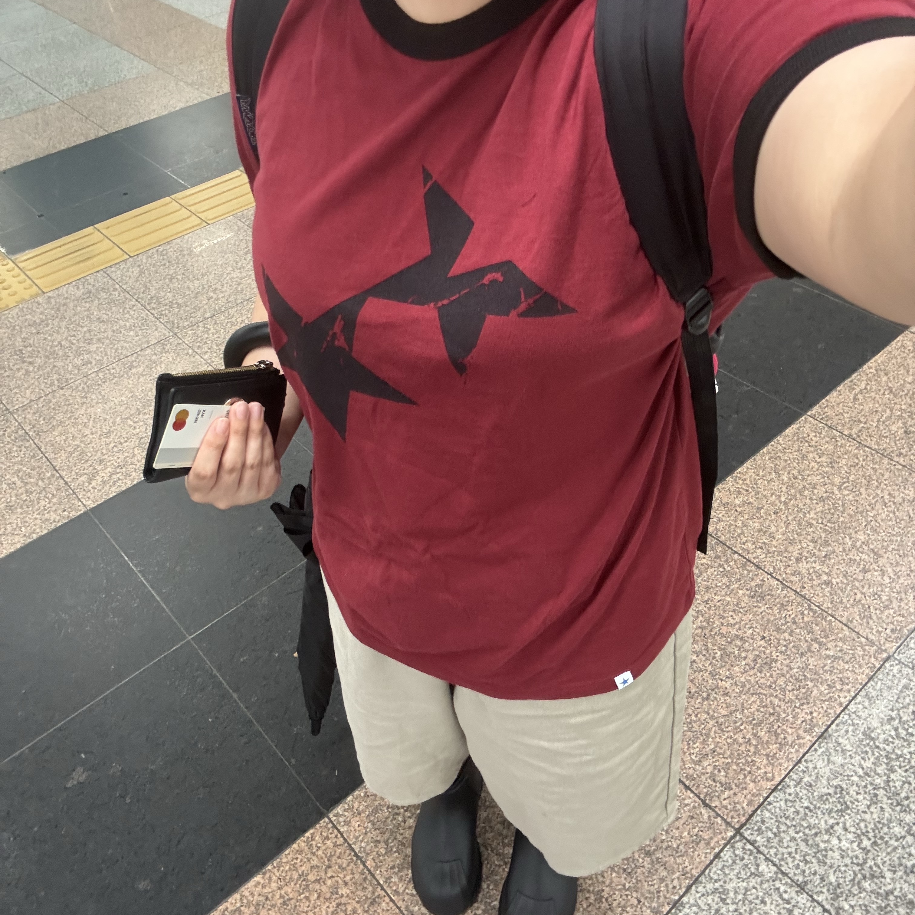 CAVISH Twin Star Ringer SS Tee Burgundy 착용 스타일