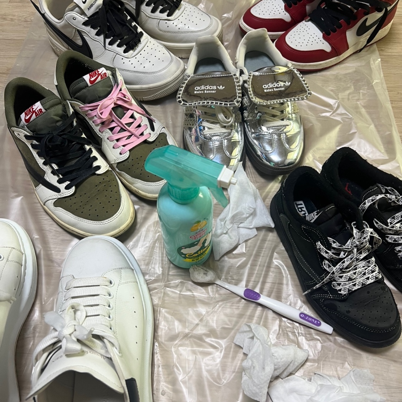 Jordan 1 Retro High OG Chicago 2022, Jordan 1 x Travis Scott Retro Low OG SP Reverse Olive 착용 스타일