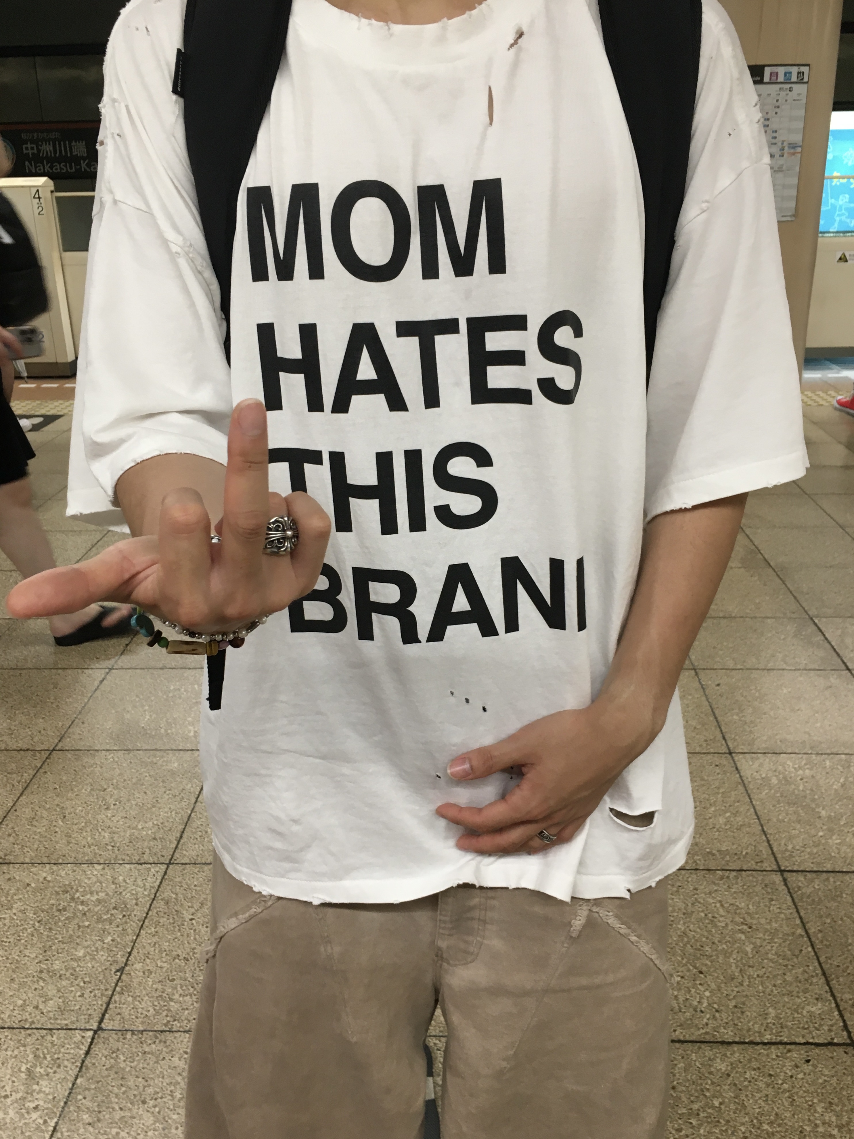 Hommless Mom Hates This Brand VTG Tee White, Balenciaga x Adidas Stan Smith Off White 착용 스타일 - 1