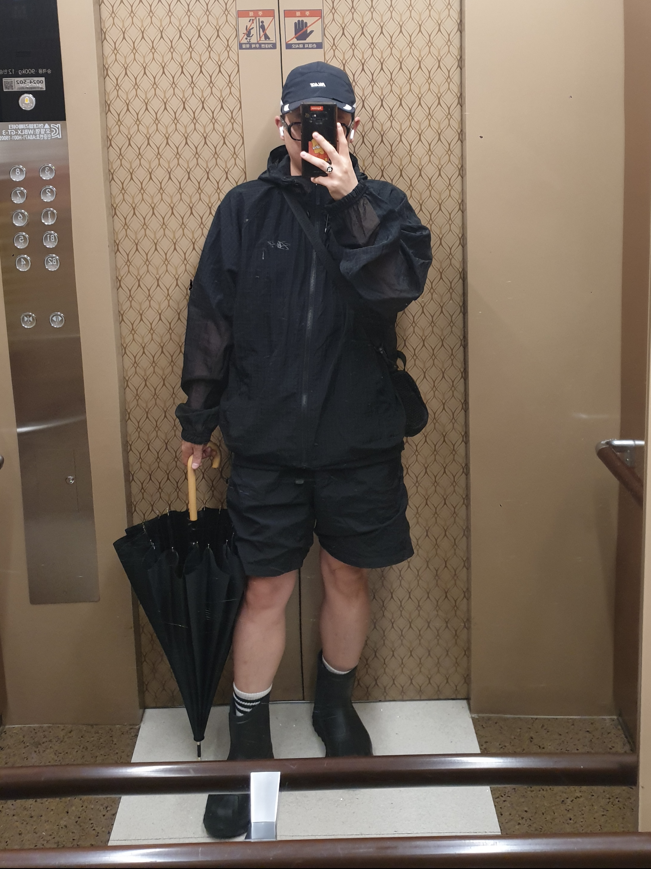 Palace Gore-Tex 3L Runner Black - 25SS, Stussy Beach Shell Transparent Ripstop Black 착용 스타일