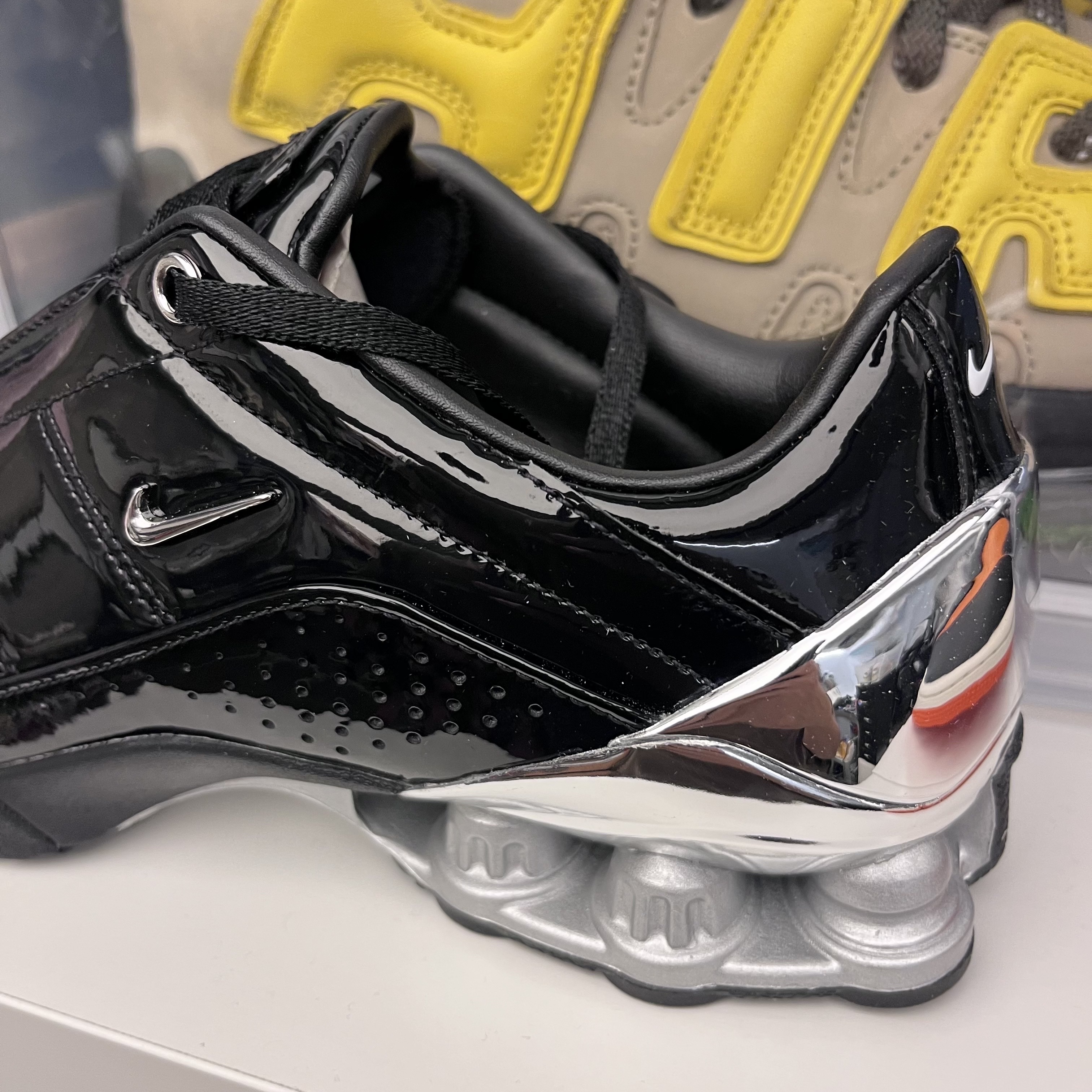(W) Nike x Maha Amsterdam Total 90 Shox Magia Black and Metallic Silver 착용 스타일 - 2