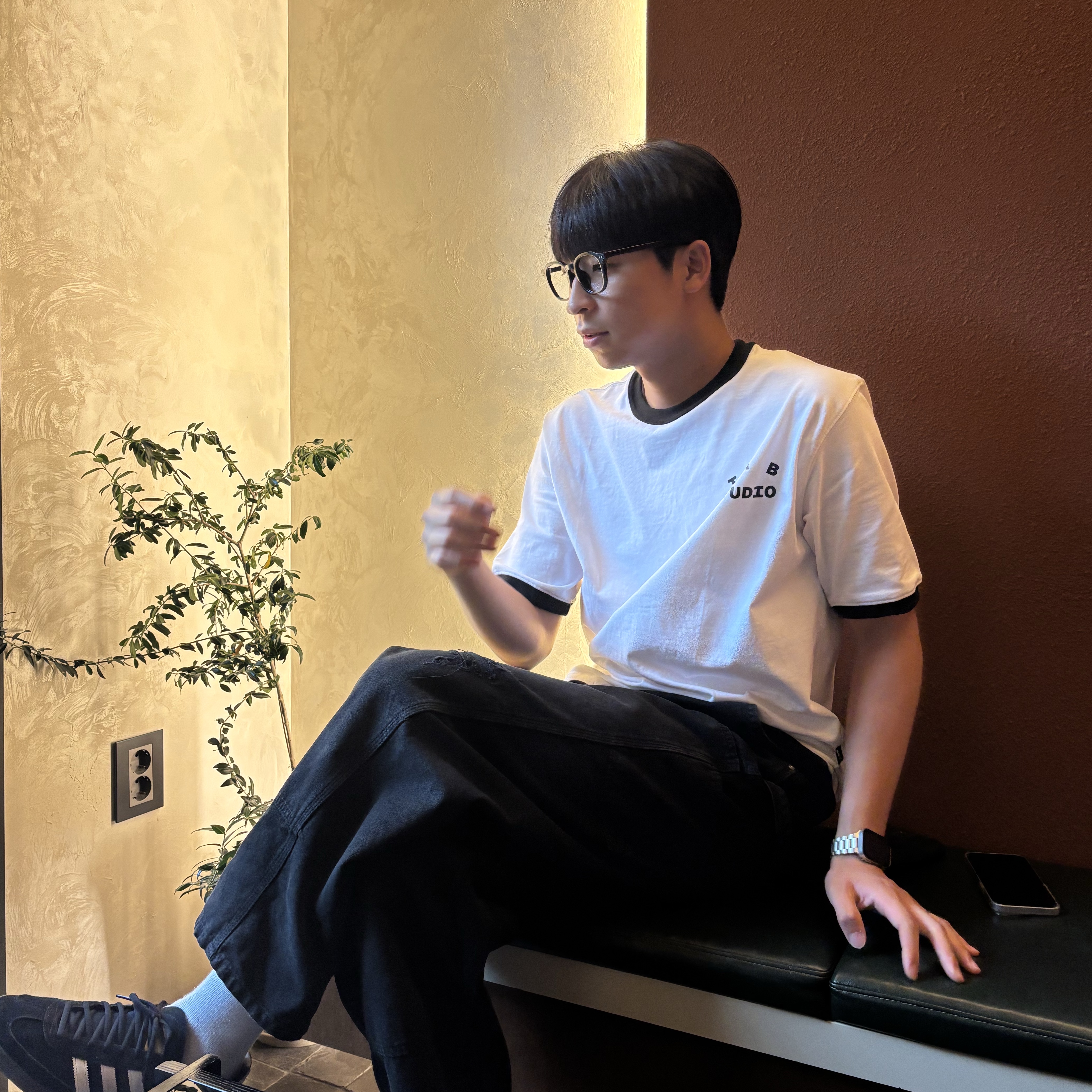 IAB Studio Established T-Shirt White Black, Adidas Spezial Handball Night Indigo 착용 스타일 - 2