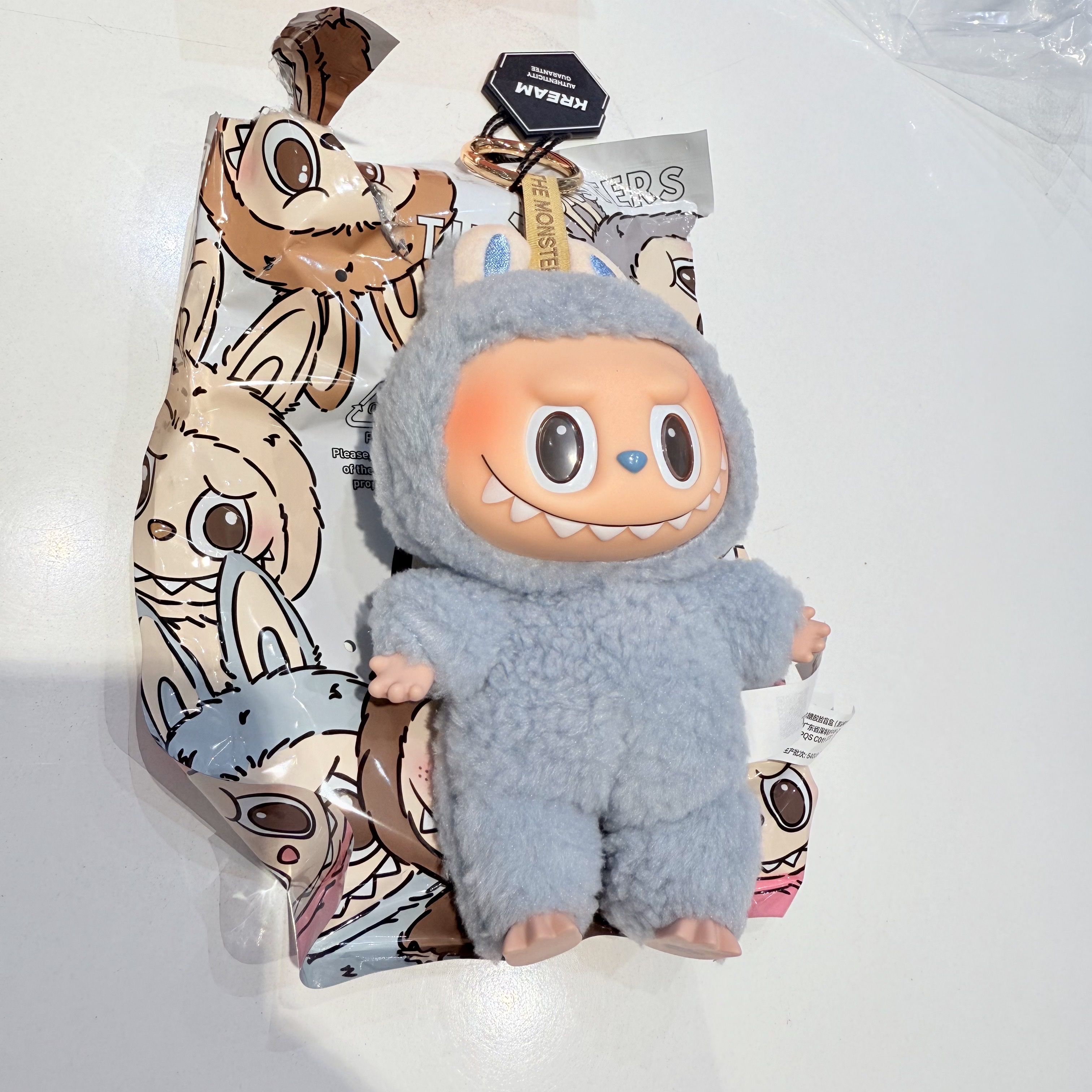 Pop Mart Labubu The Monsters Labubu Tasty Macarons Series Sea Salt Coconut Keyring (Opened Case) 착용 스타일 - 2