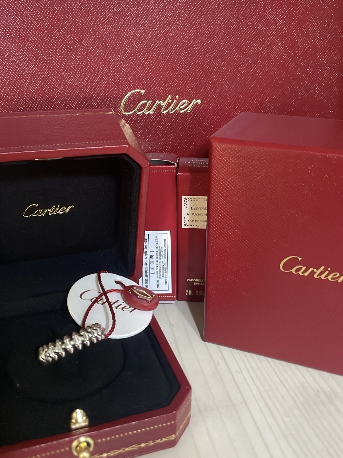Cartier Clash de Cartier Ring Small White Gold 착용 스타일