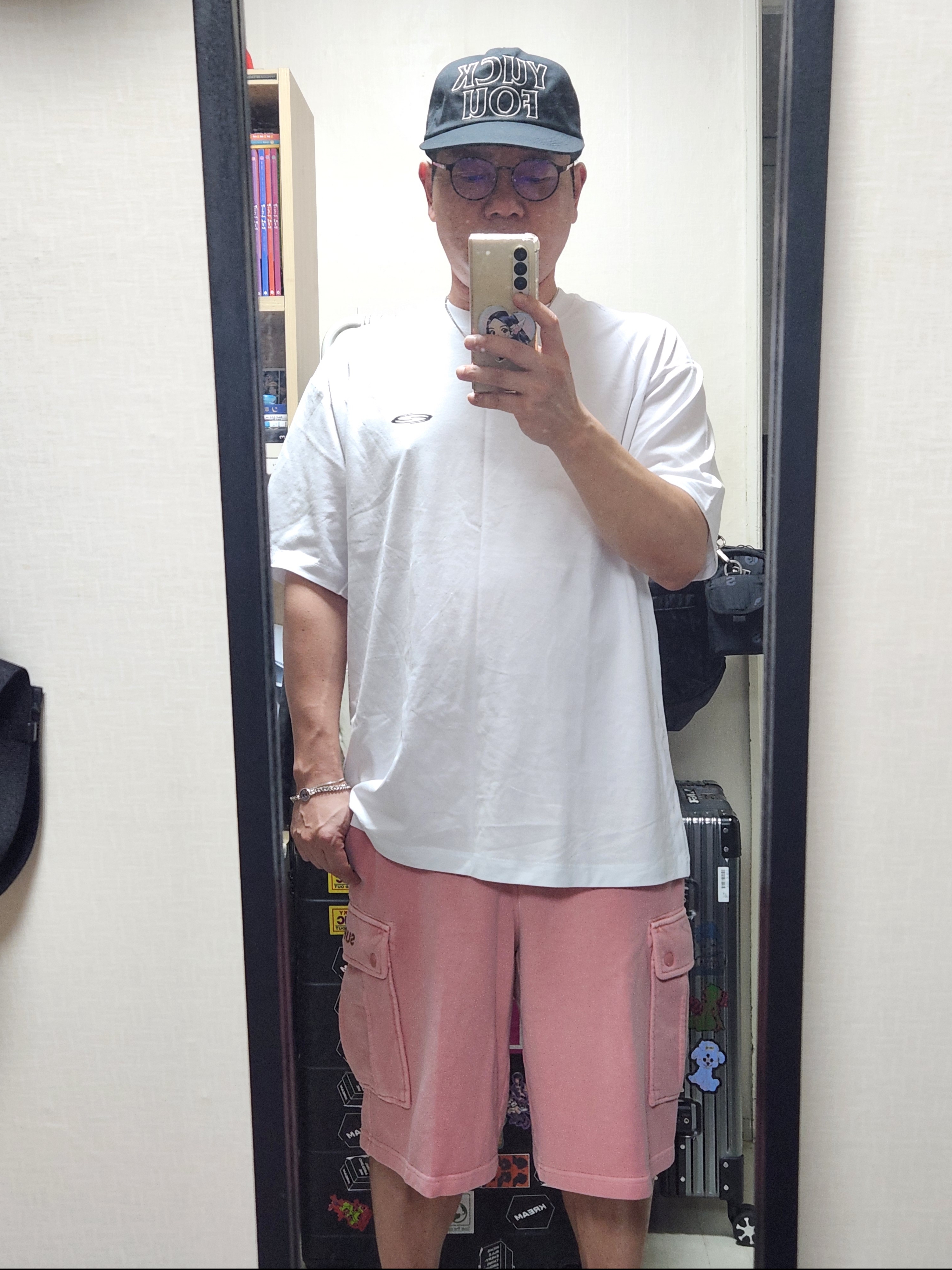Nonenon Ugly Smile Necklace, NewJeans Get Up Acrylic Smarttok Minji 착용 스타일