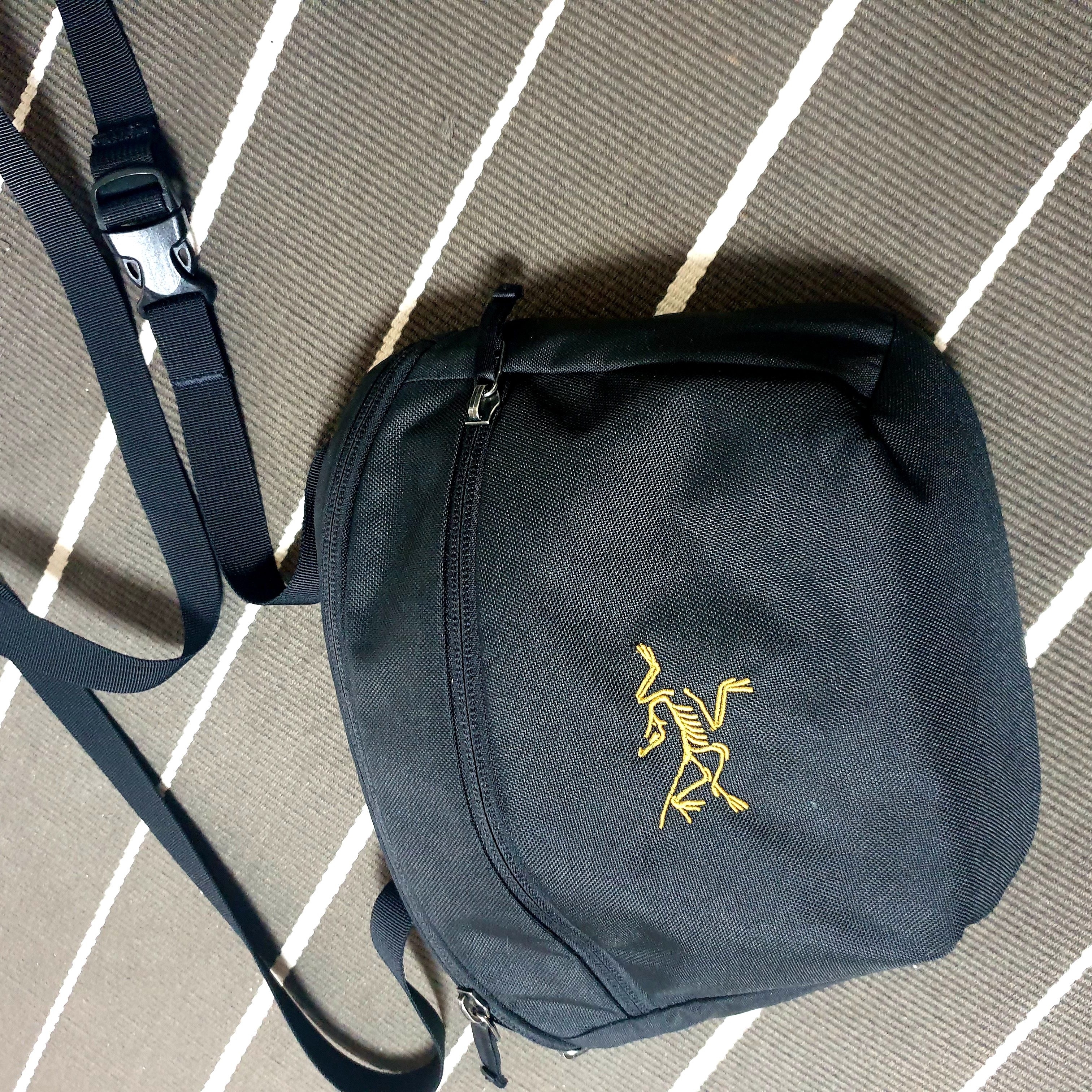 Arc'teryx Mantis 2 Waistpack 24K Black 착용 스타일