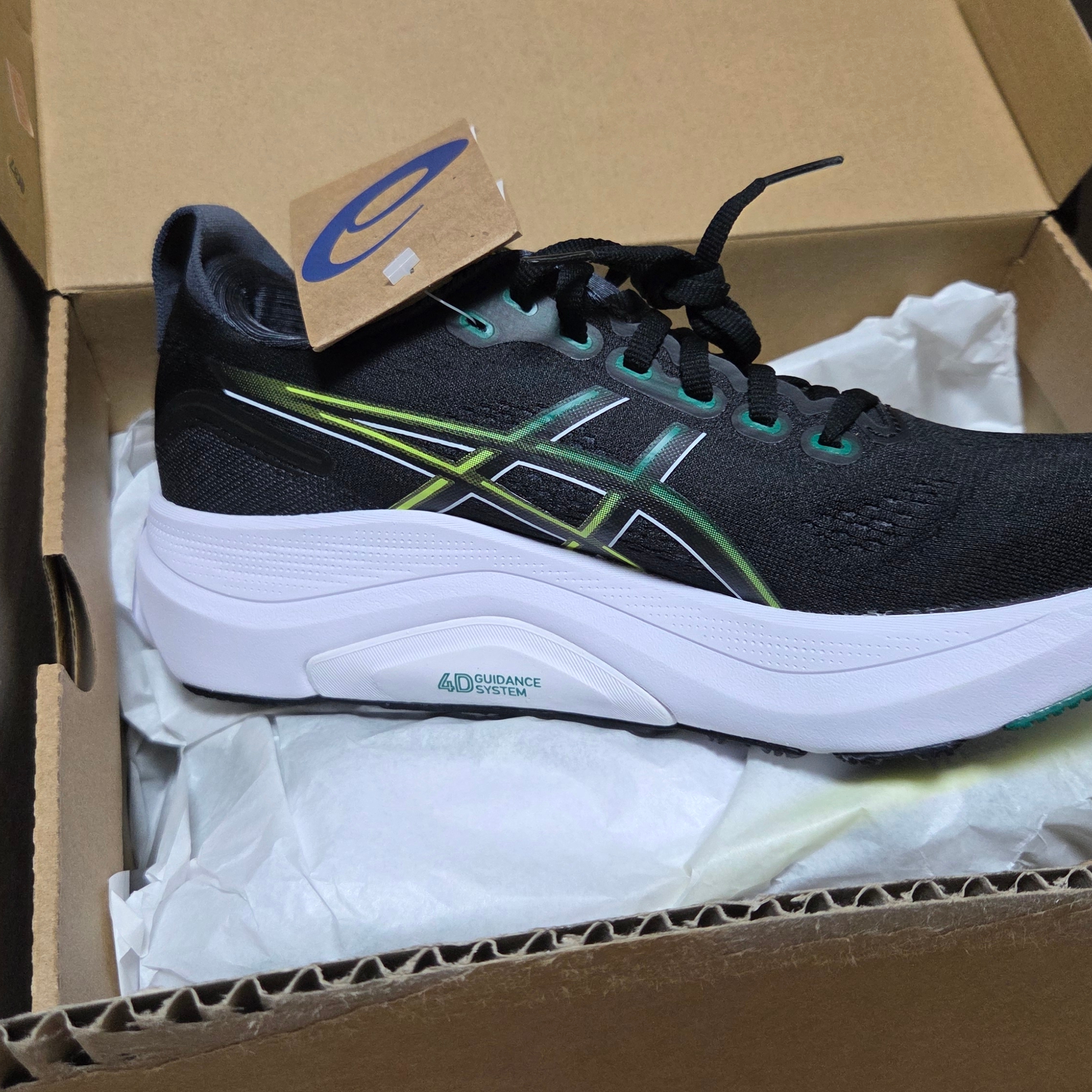 Asics Gel-Kayano 32 Black Jasper Green 착용 스타일 - 2