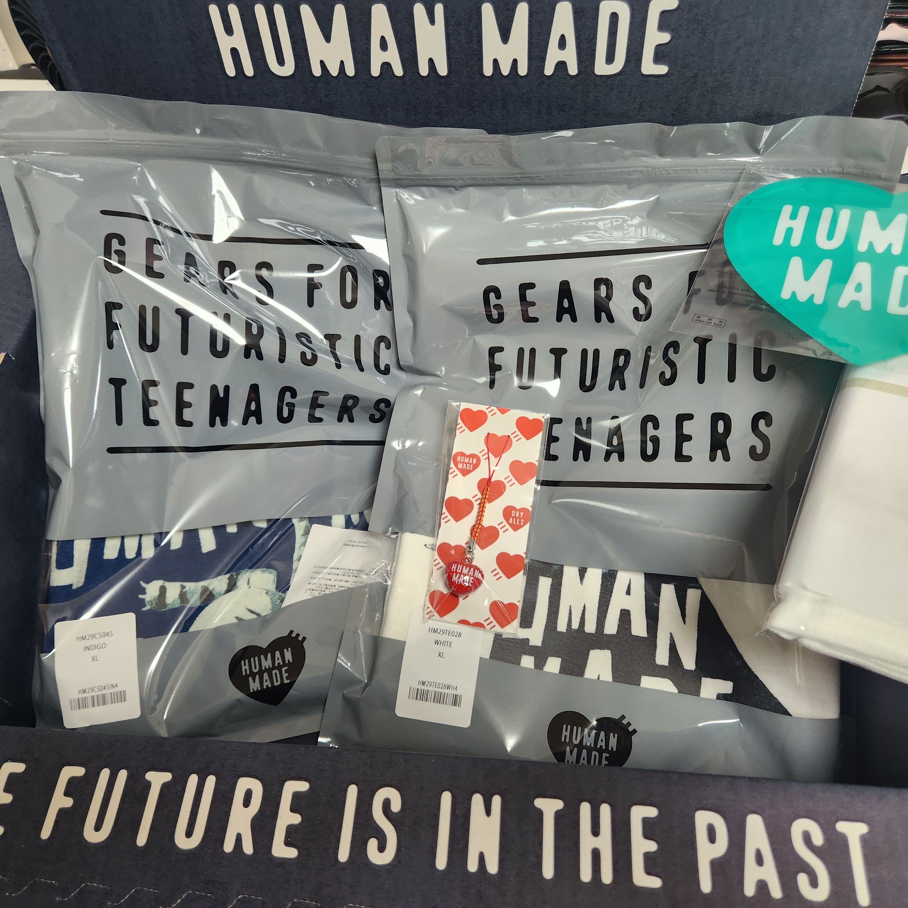 Human Made Graphic T-Shirt White, Human Made Heart Bell Strap Red 착용 스타일