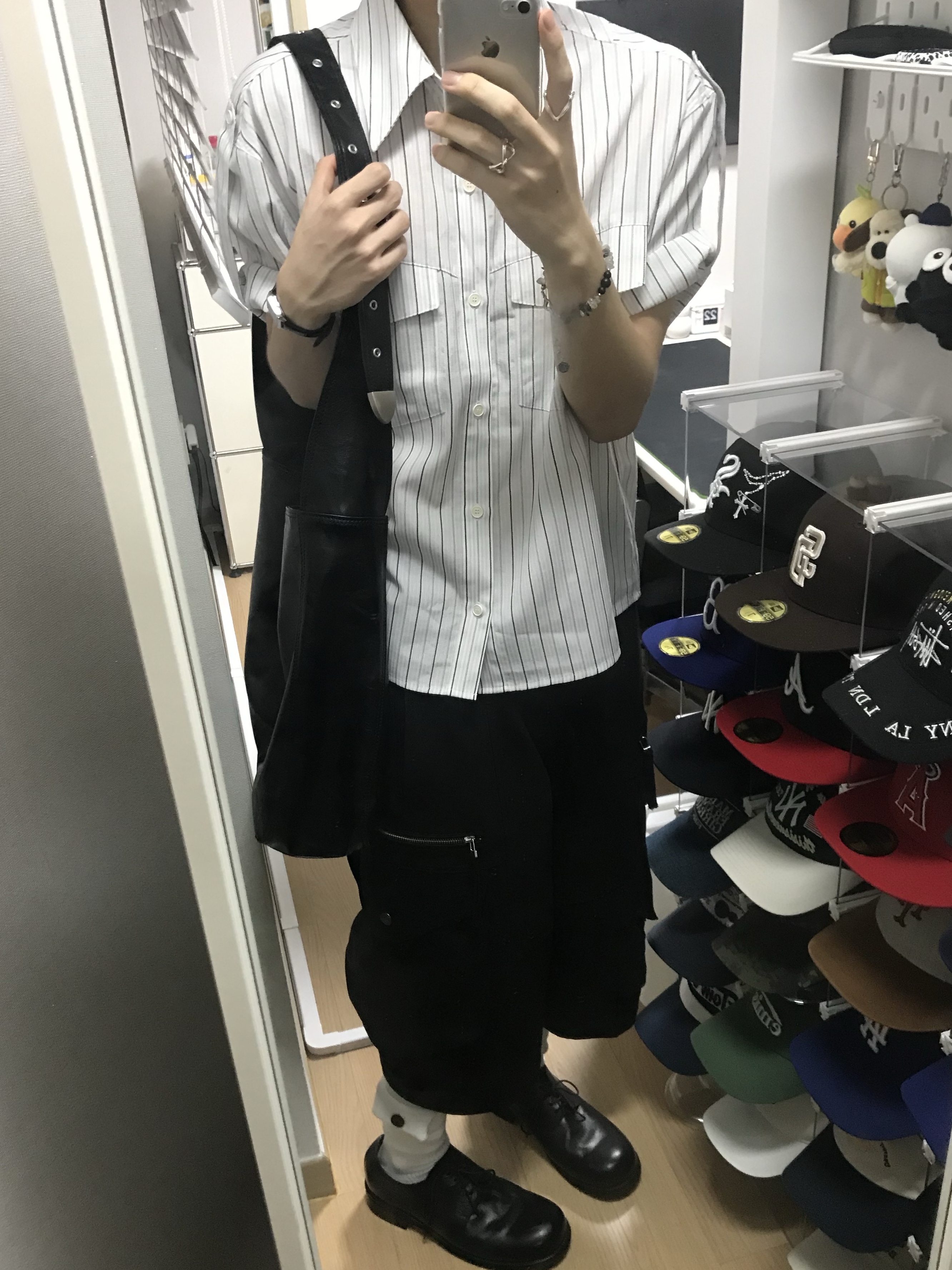 [KREAM 단독] Waviness Horizon Stripe Half Shirts Black Stripe - 25FW, Ignota Core:12 Cord Cargo Shorts Black 착용 스타일 - 1