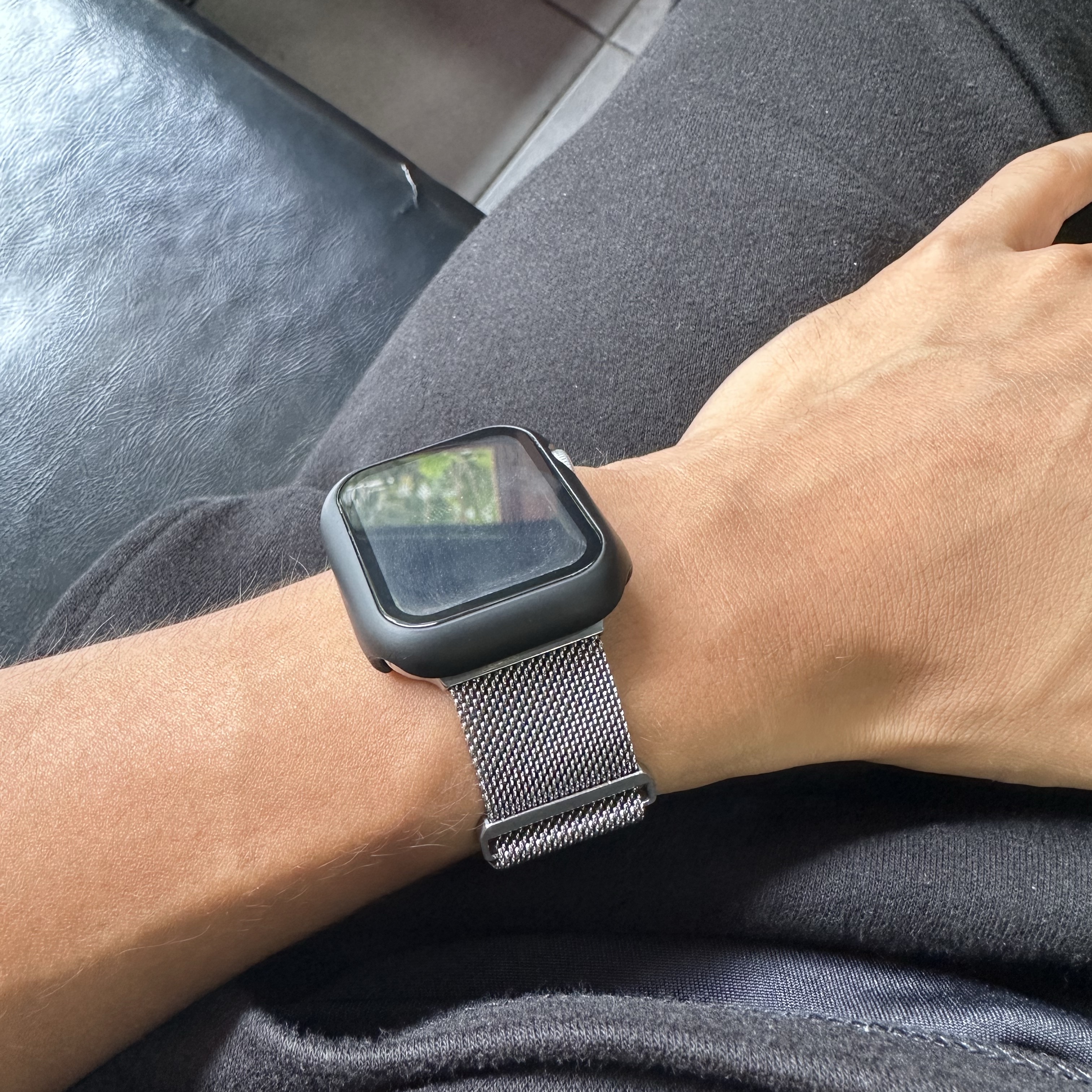 Apple Watch SE 2024 40mm Midnight Aluminium Case with Sport Band S/M Midnight (Korean Ver.) 착용 스타일