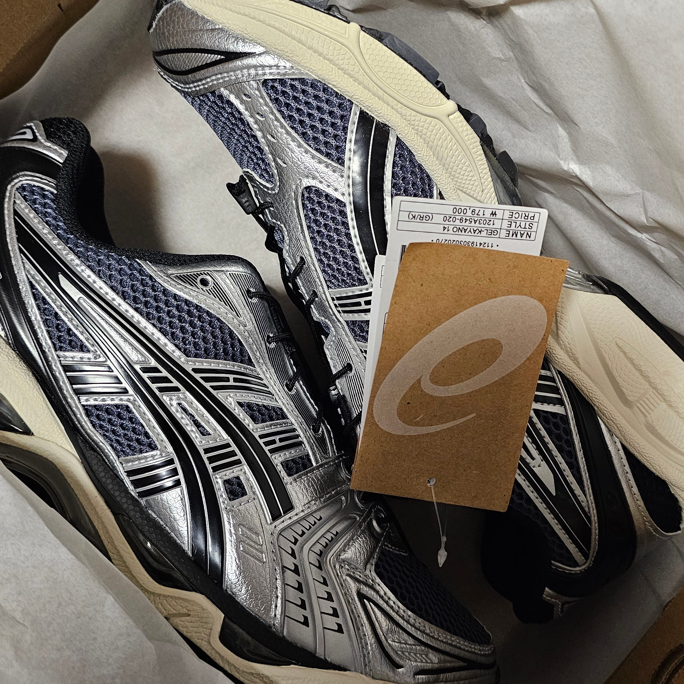 Asics Unlimited Gel-Kayano 14 Carrier Grey Black 착용 스타일