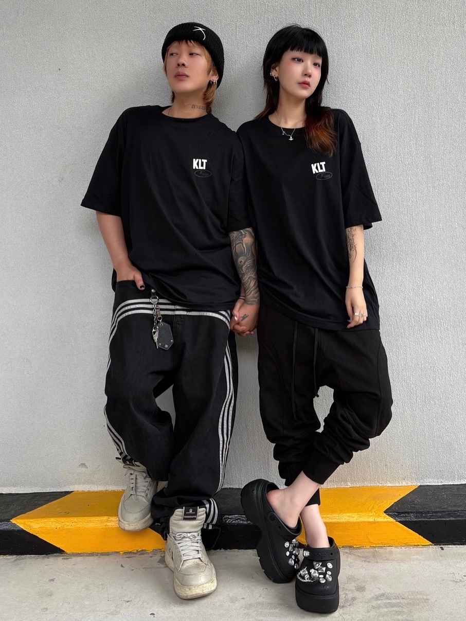 Converse x Drkshdw Turbowpn Pelican, Crocs Stomp Clog Black 착용 스타일
