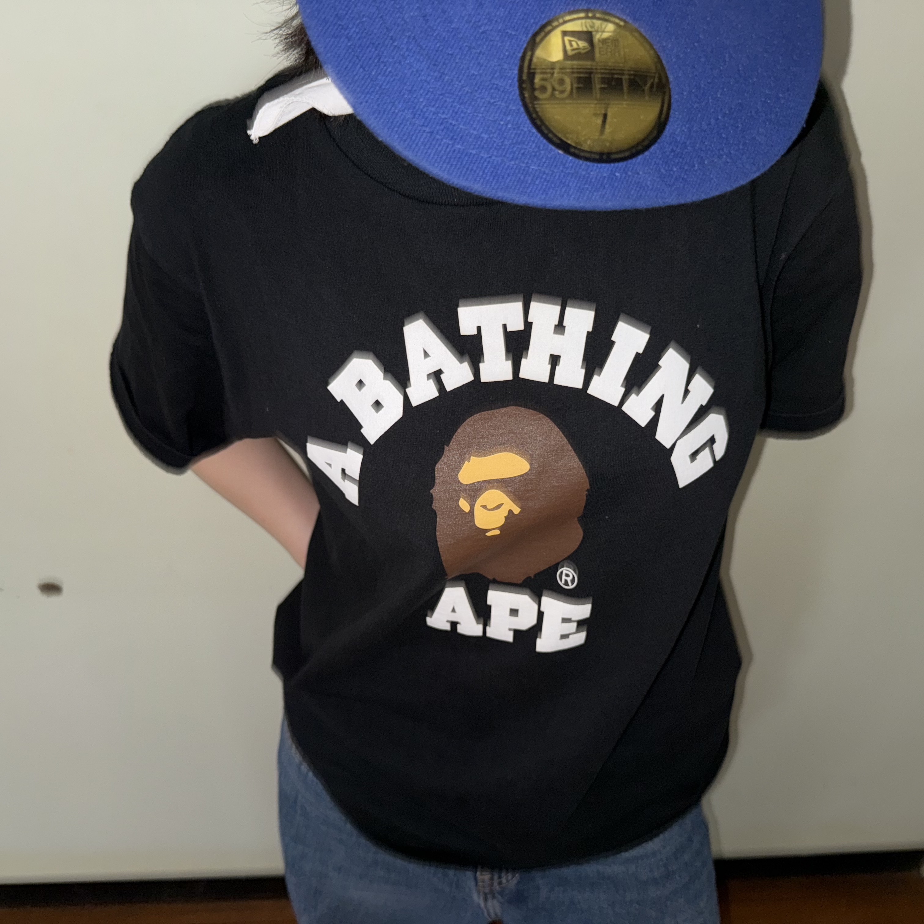 BAPE College T-Shirt Black, New Era 59Fifty MLB Seoul Series LA Dodgers Dark Royal 착용 스타일 - 1