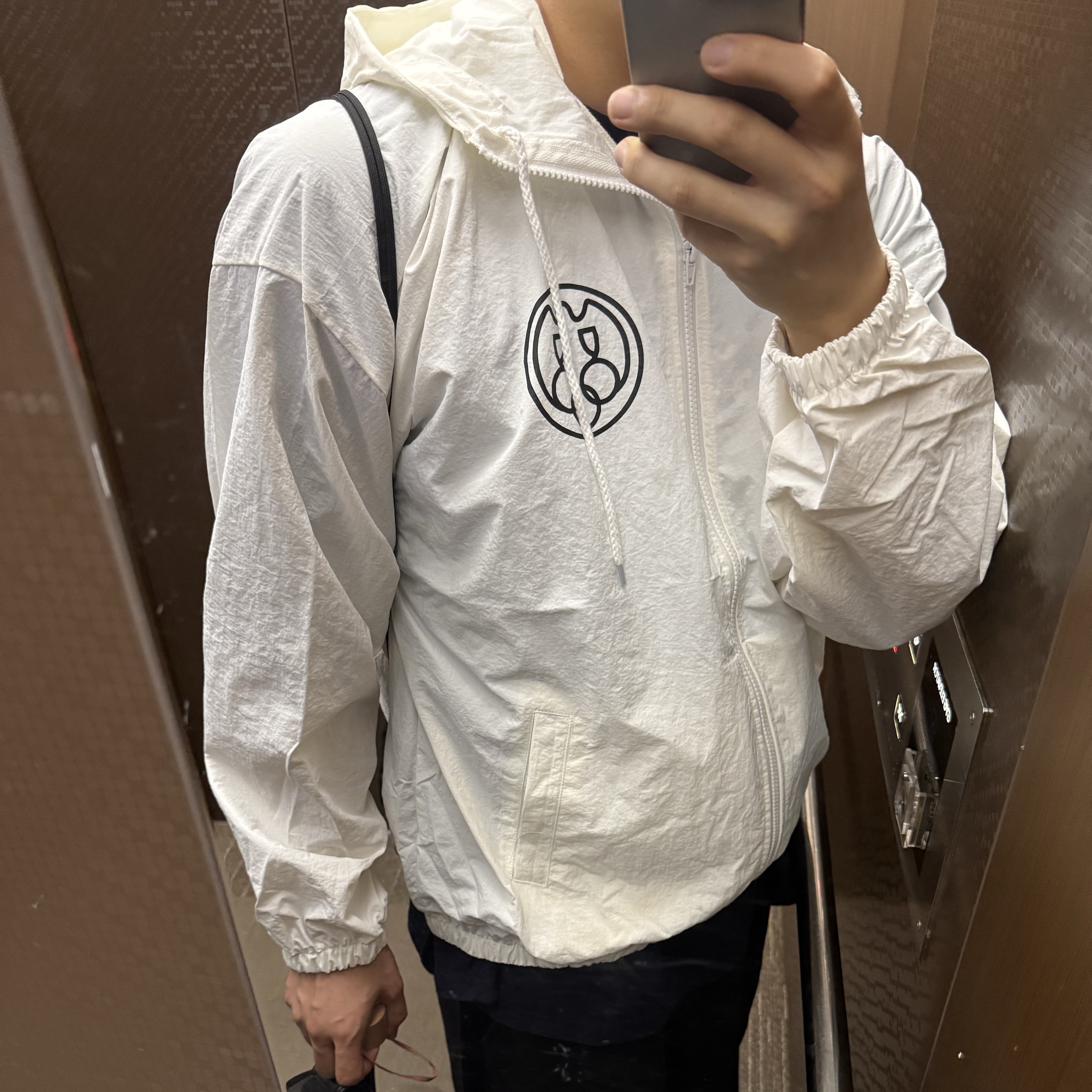 Yeezy x Gosha Rubchinskiy Vulture WB-01 Jacket White 착용 스타일 - 2
