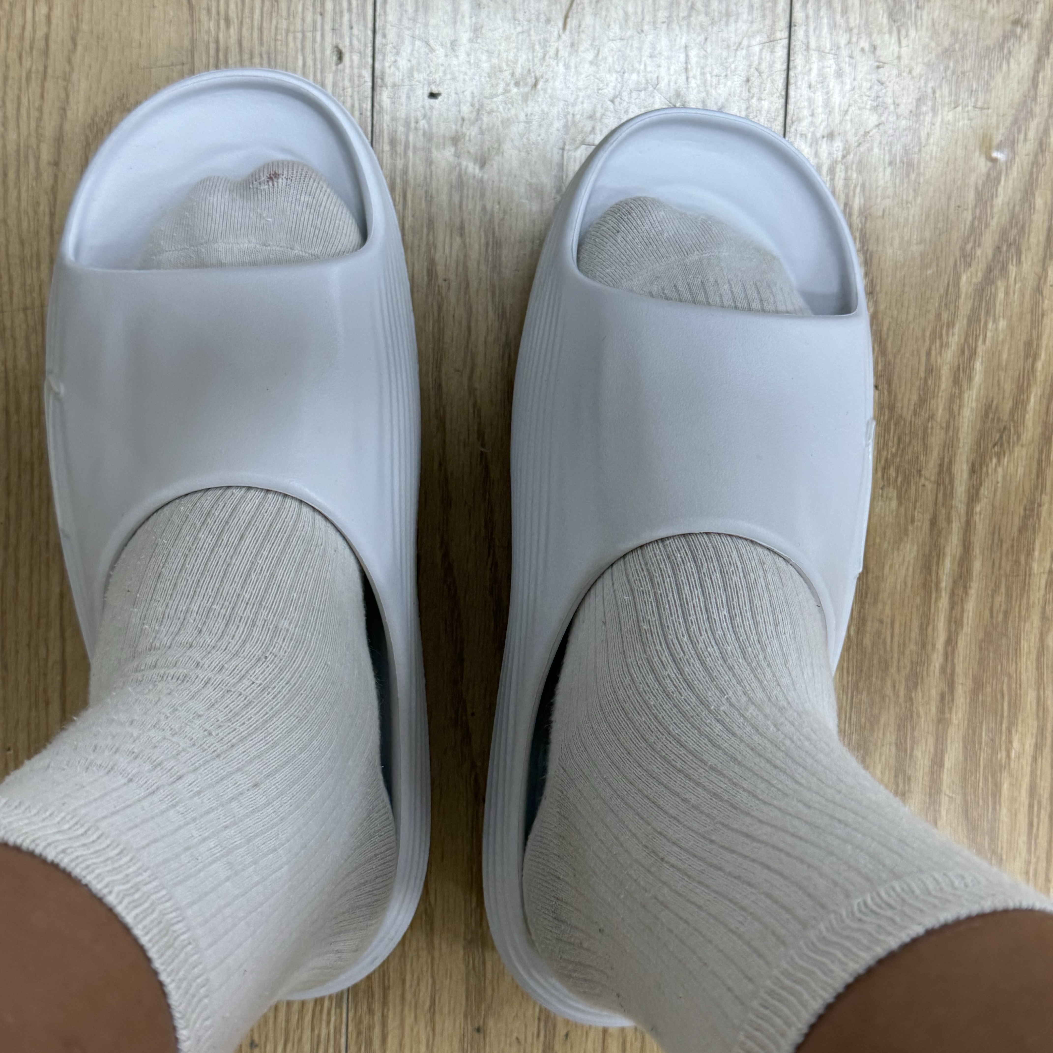 Nike ReactX Rejuven8 Slide Summit White 착용 스타일