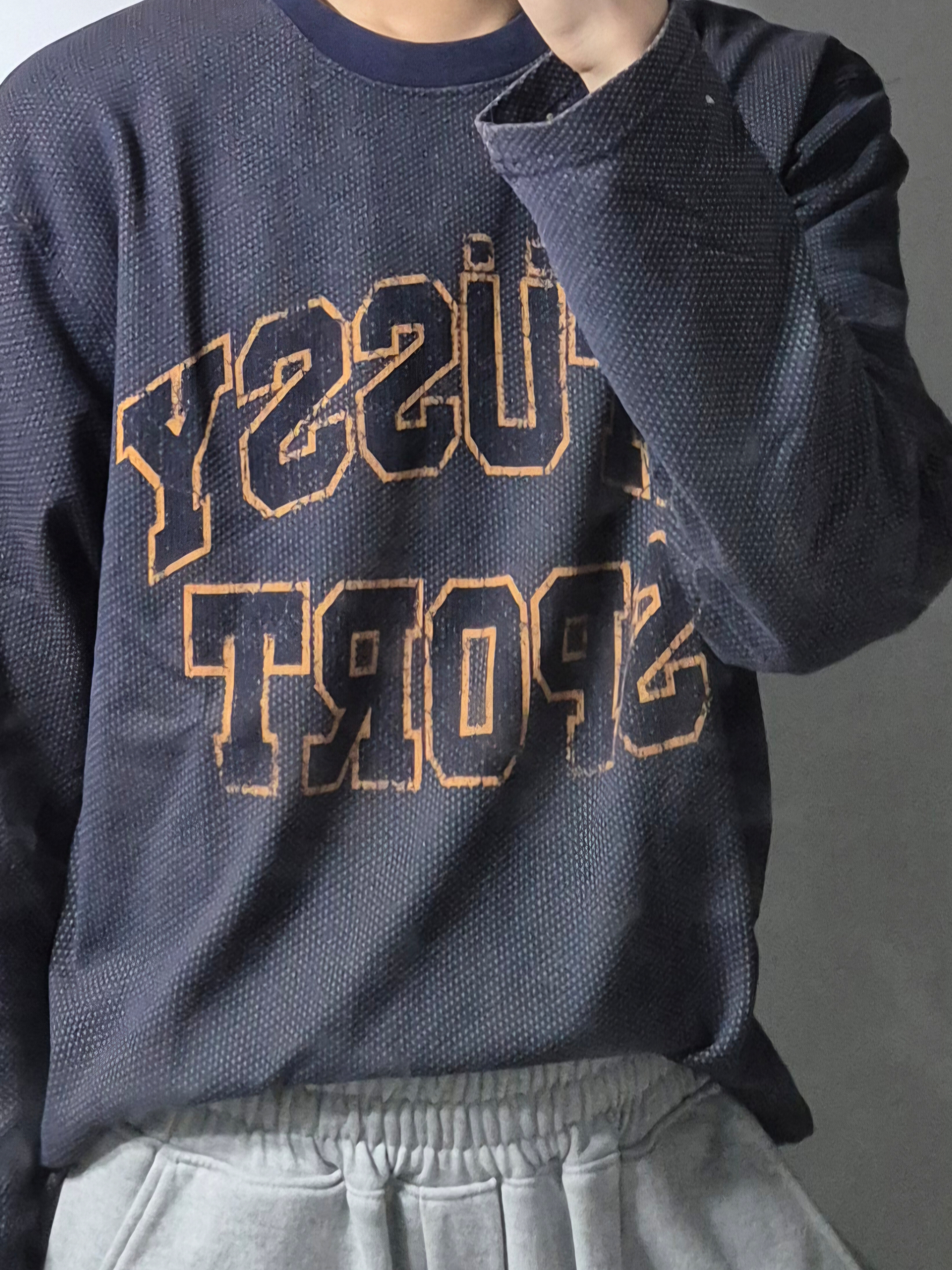 Stussy 2 Tone Cotton Mesh Crew Navy 착용 스타일 - 3