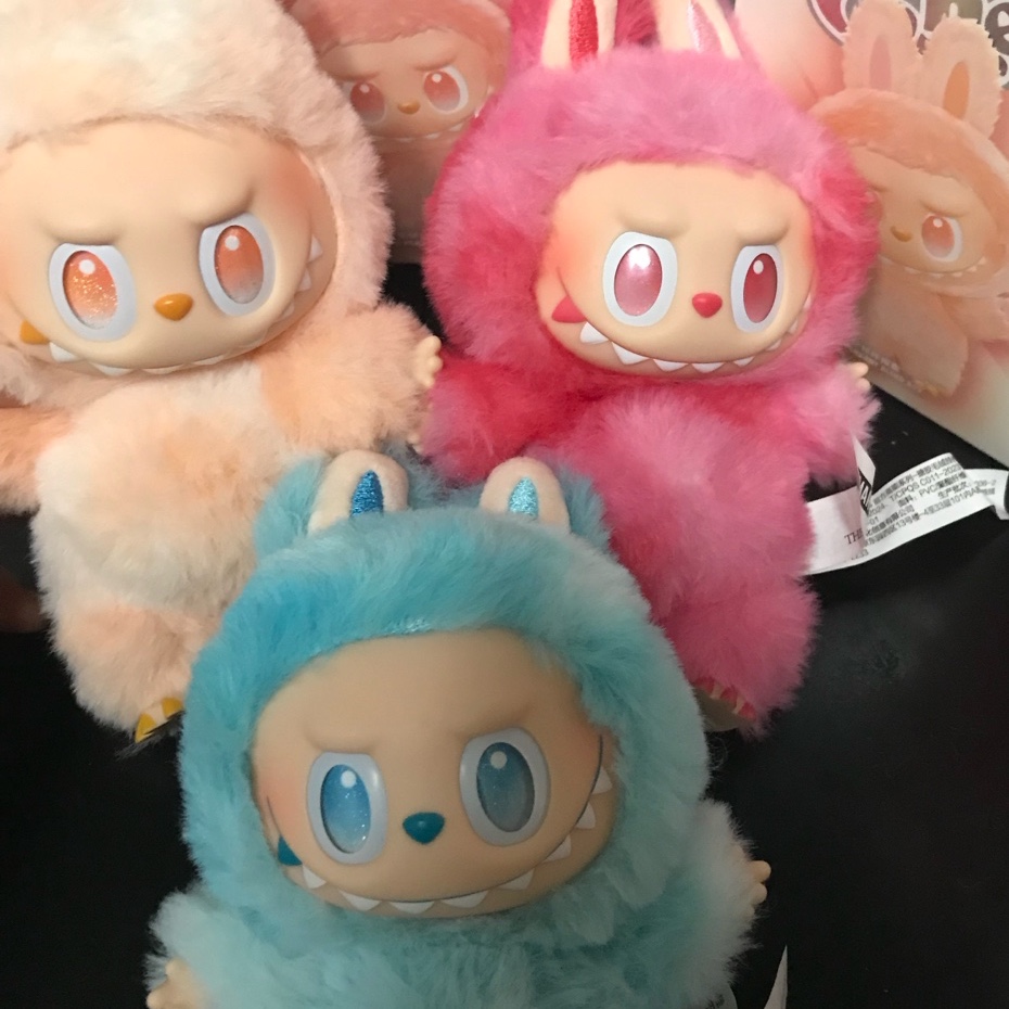 Pop Mart Labubu The Monsters Highlight Series Sealed Case (Bundle of 3/1 Blind Box) 착용 스타일