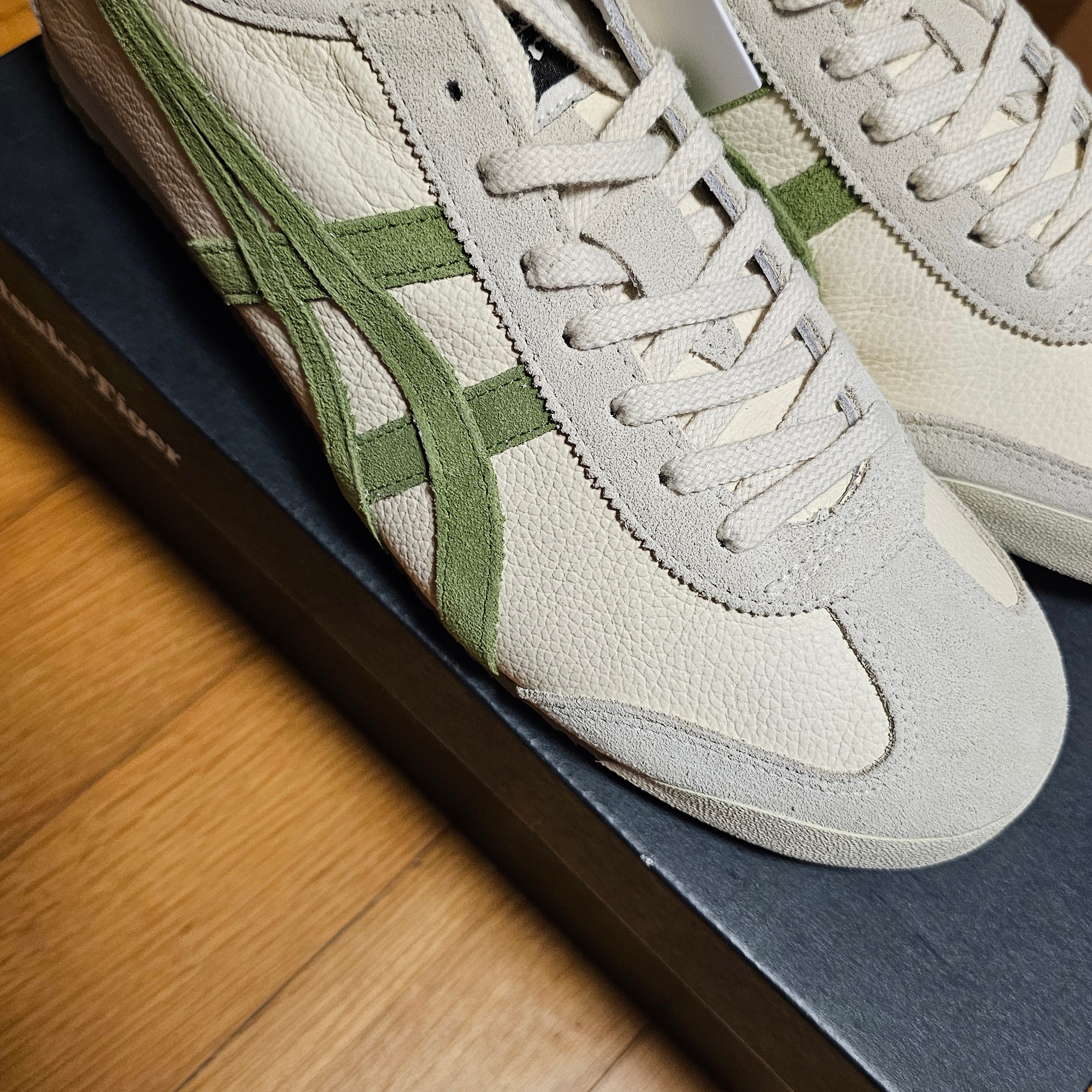 Onitsuka Tiger Mexico 66 Vintage Birch Cactus Green 착용 스타일