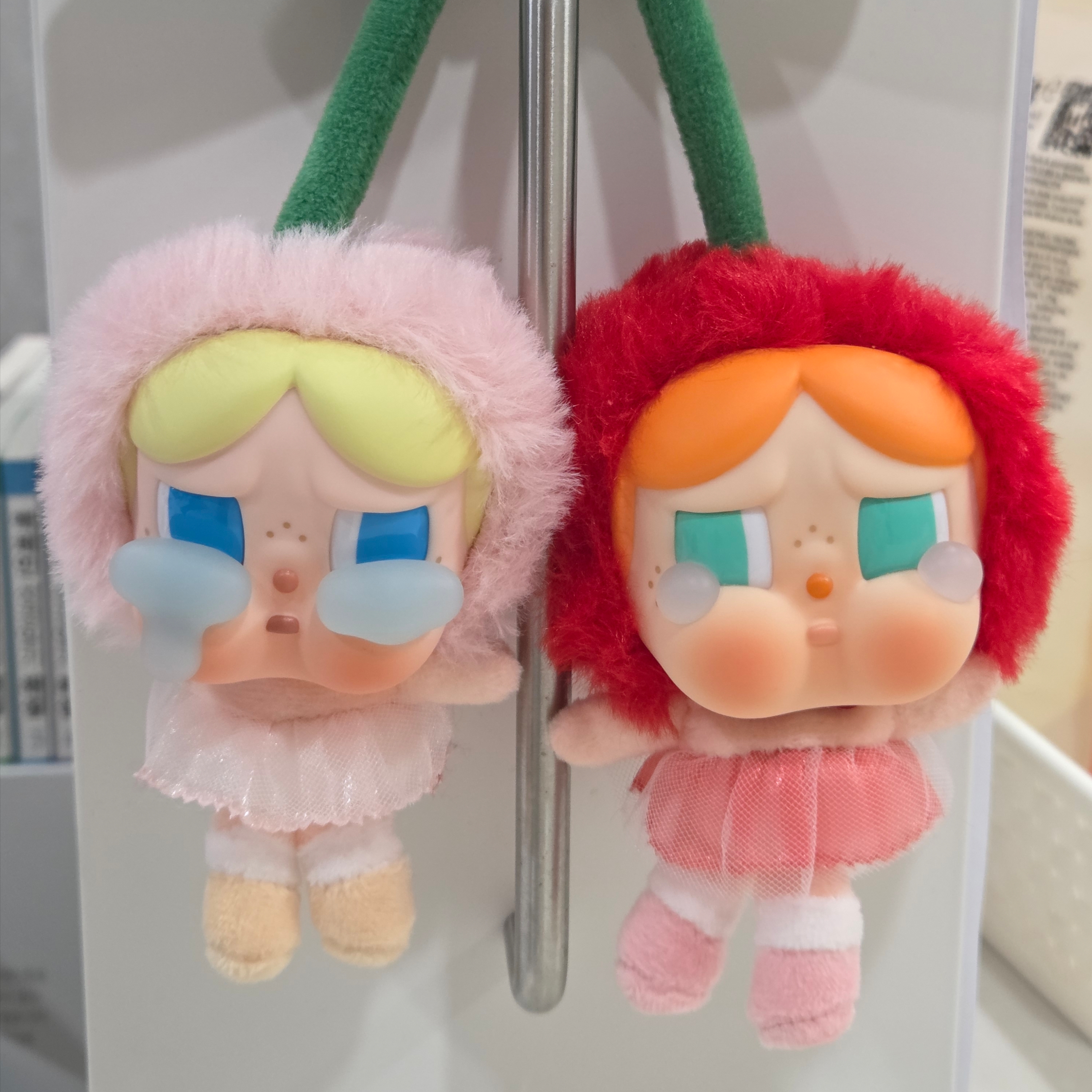 Pop Mart Crybaby Crying For Love Series Vinyl Plush 착용 스타일 - 1