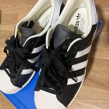 Adidas Superstar 82 FI Core Black 착용 스타일
