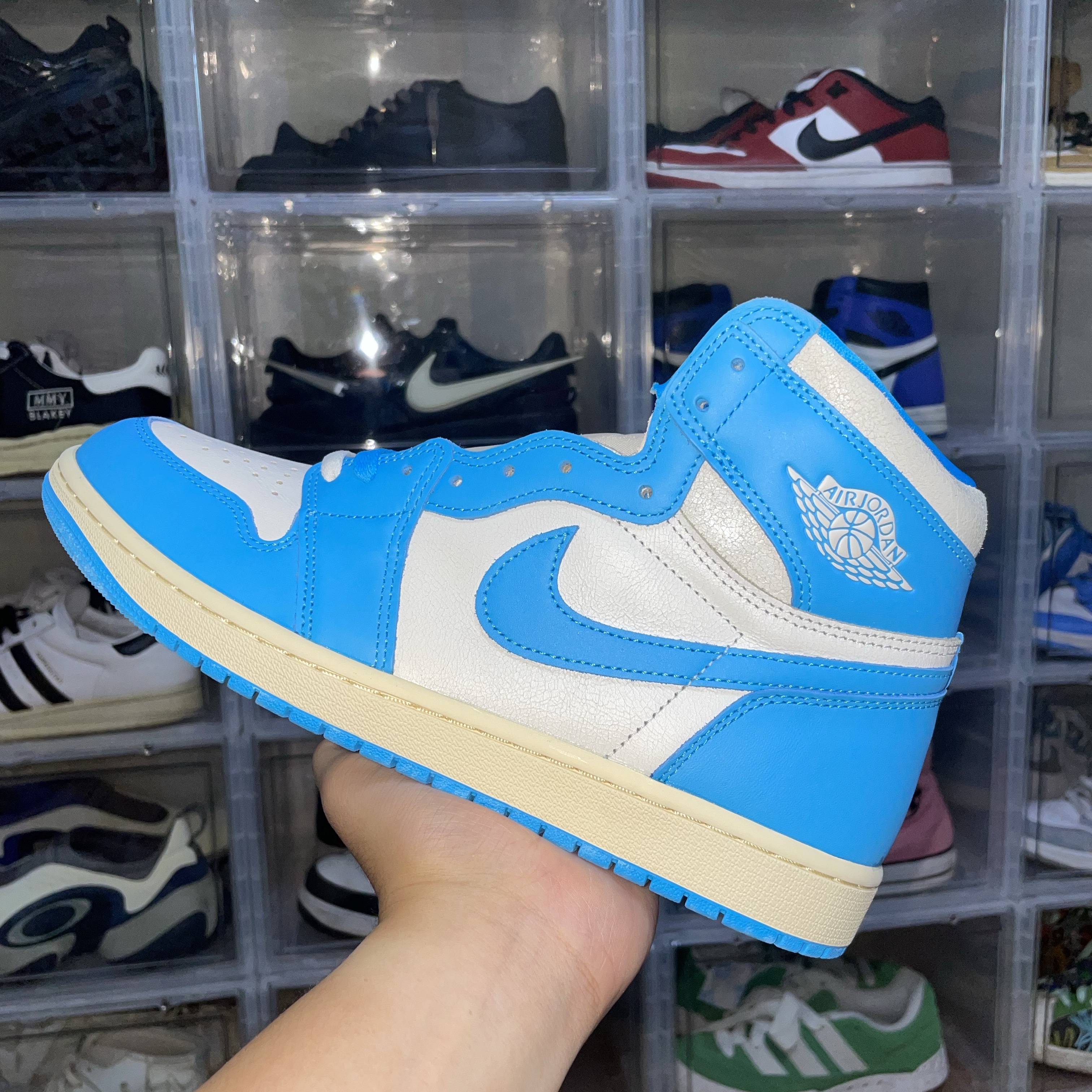 Jordan 1 Retro High OG UNC Reimagined 착용 스타일 - 1