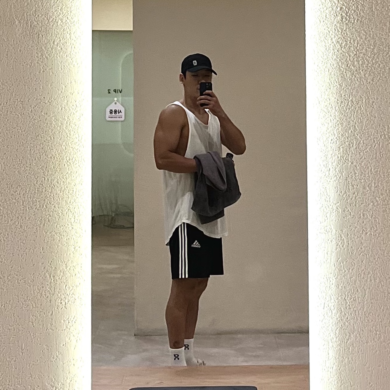 On Running Lightweight Cap Black 착용 스타일