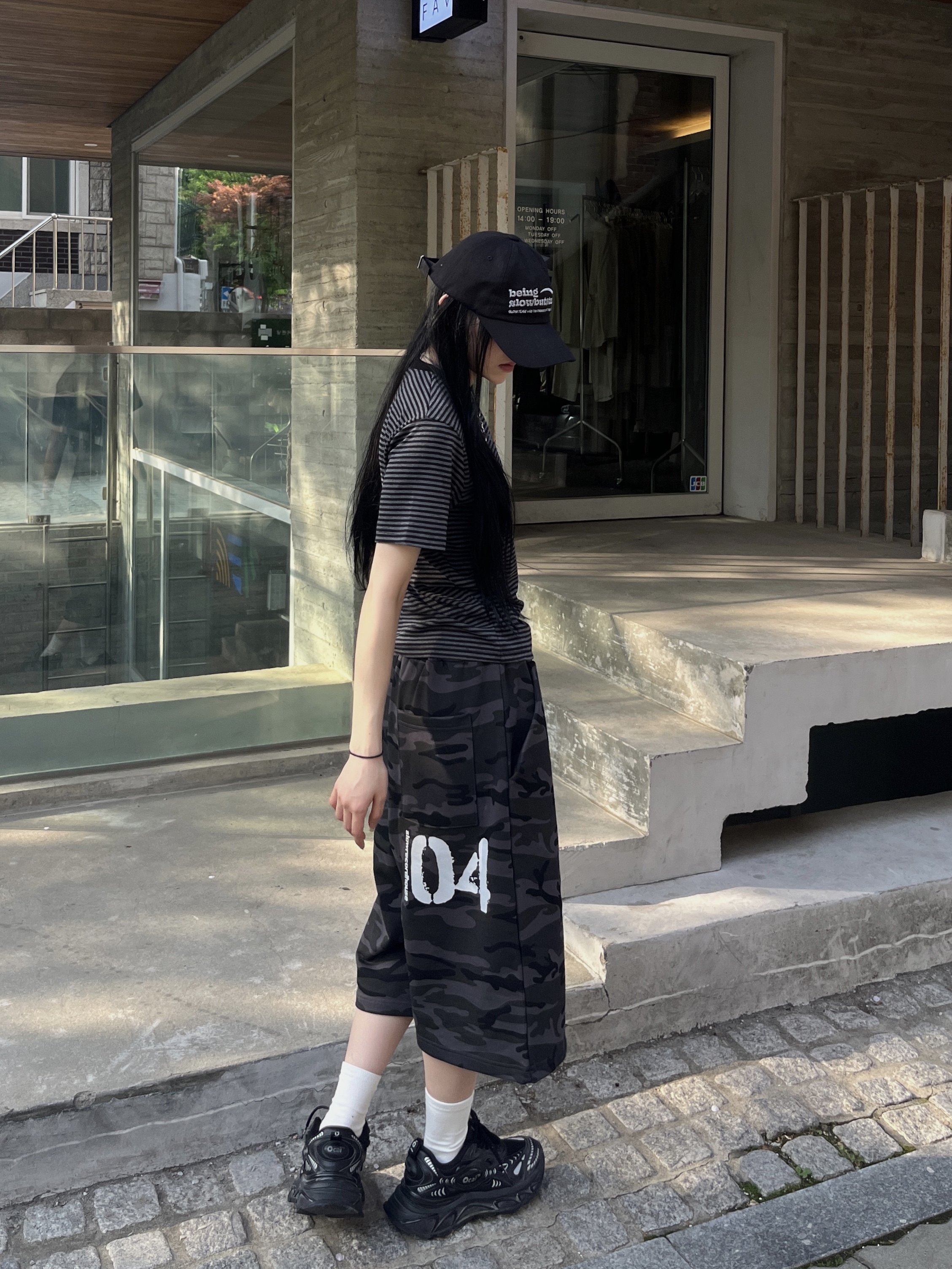 SLOW RECORD HOUSE Stripe Short Sleeve Black 착용 스타일 - 4
