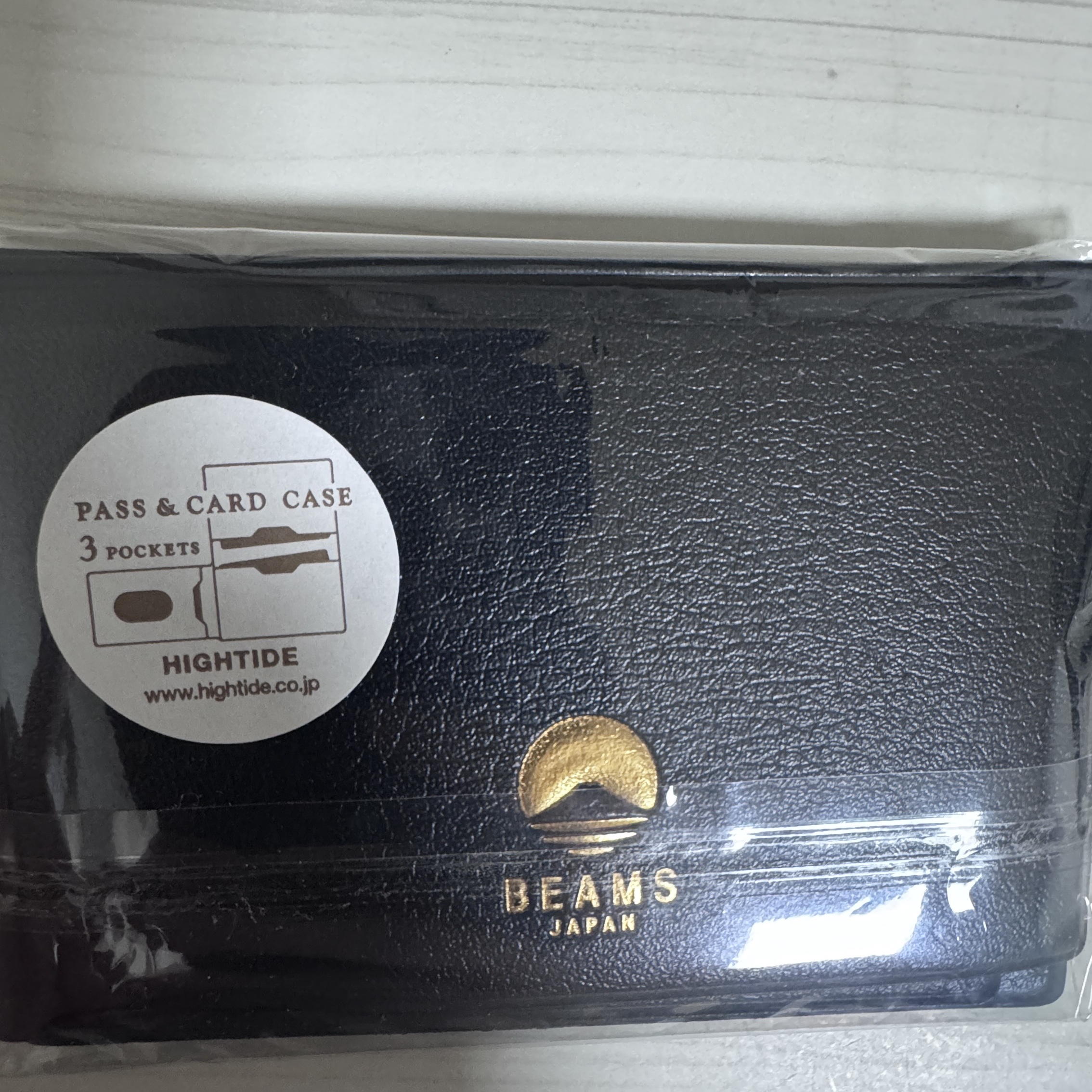 Beams x Hightide Special Order Pass & Card Case Black 착용 스타일